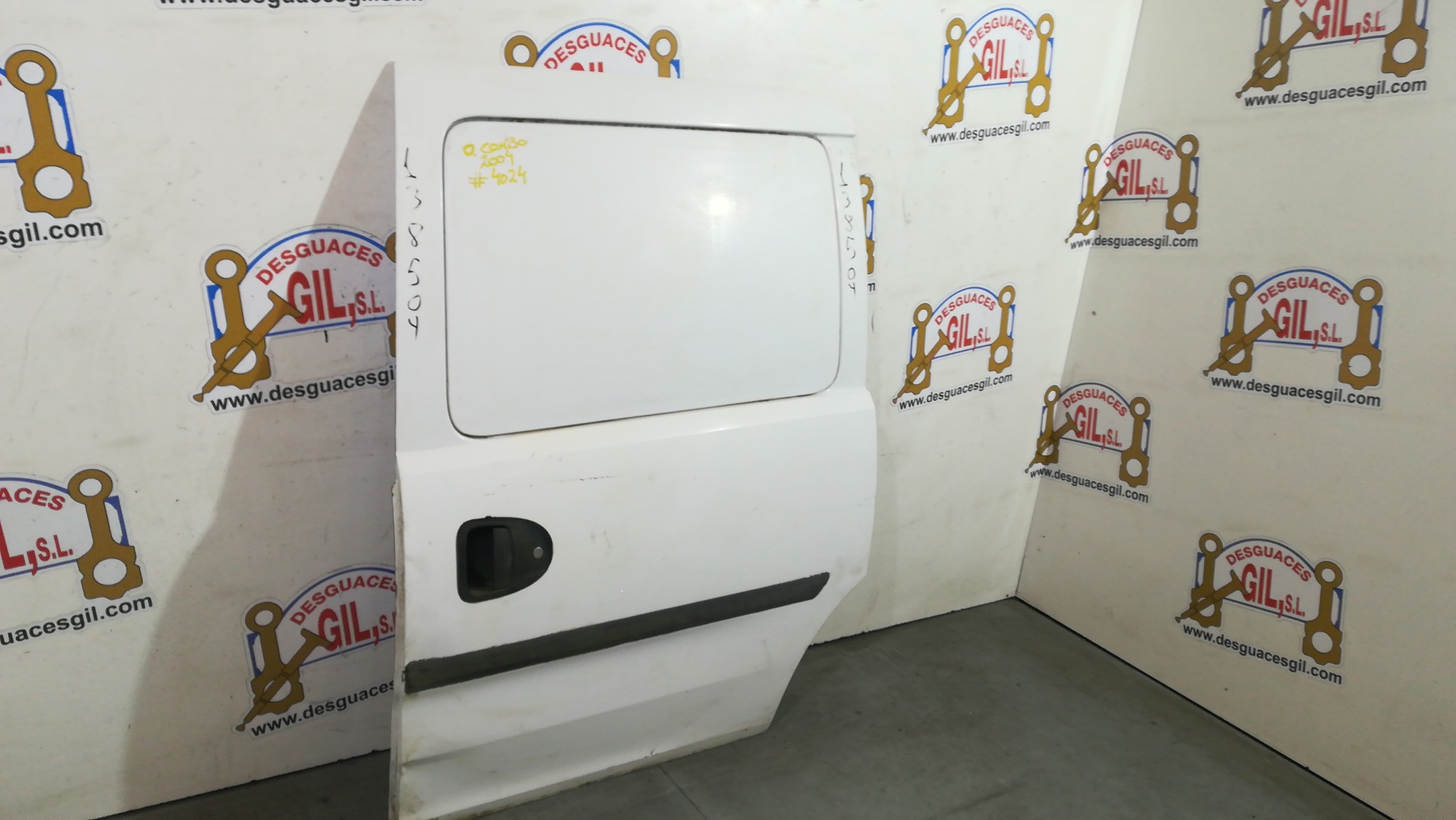 Puerta lateral corredera izquierda Z13DT de Opel Combo 2004-2005 - pieza usada
