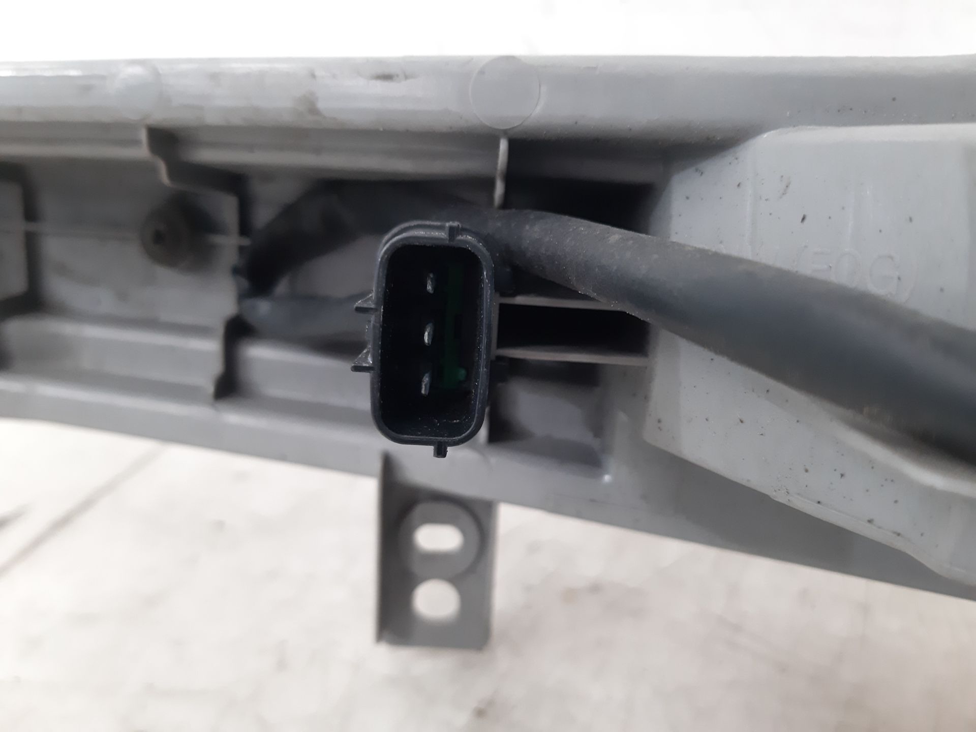 Piloto paragolpes trasero izquierdo G4FD de Kia Sportage 2010-2016 - pieza usada