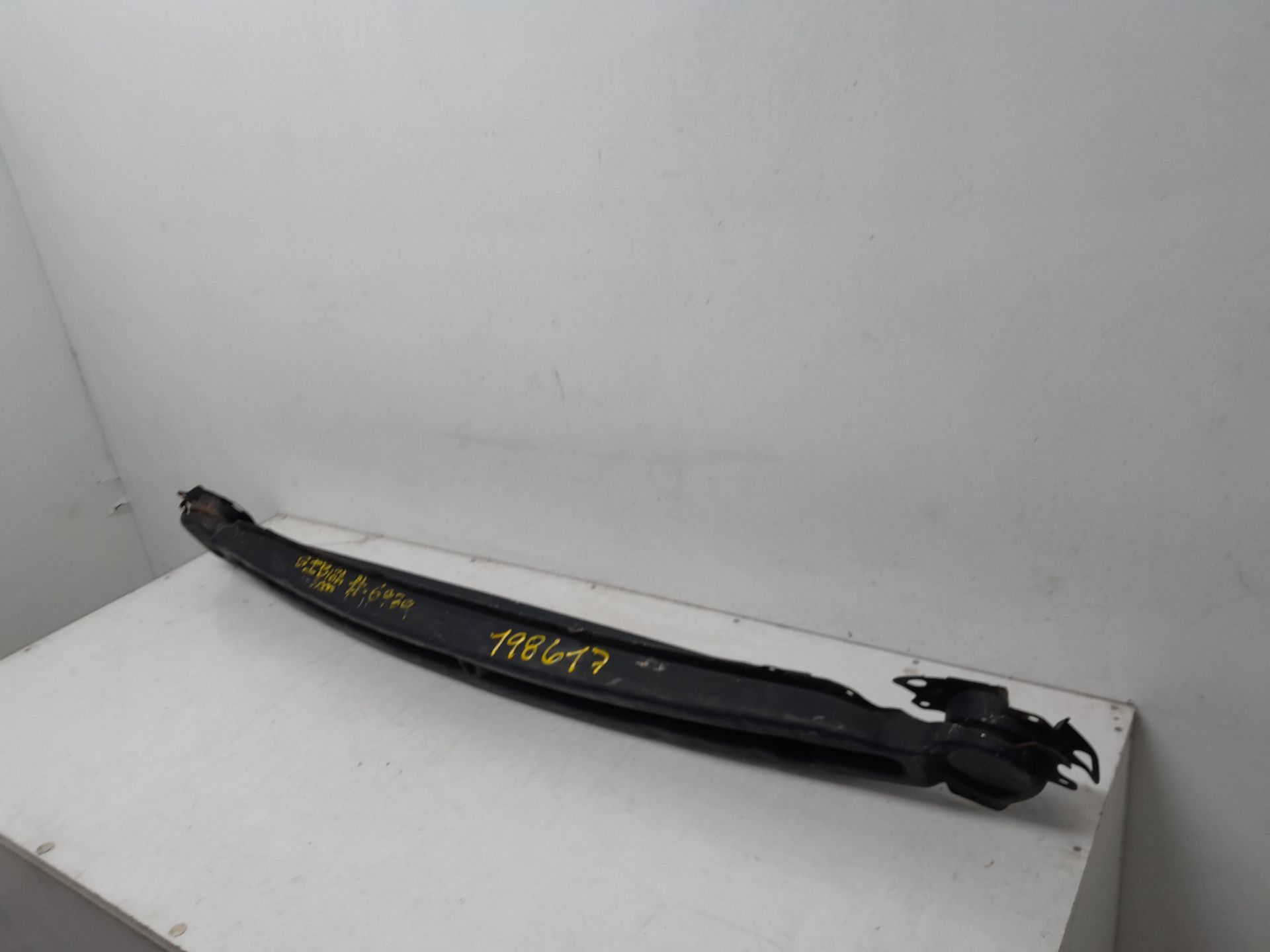 Refuerzo paragolpes delantero AKK 6K0805585A de Seat Ibiza ii (6k1) 1996-2002 - pieza usada