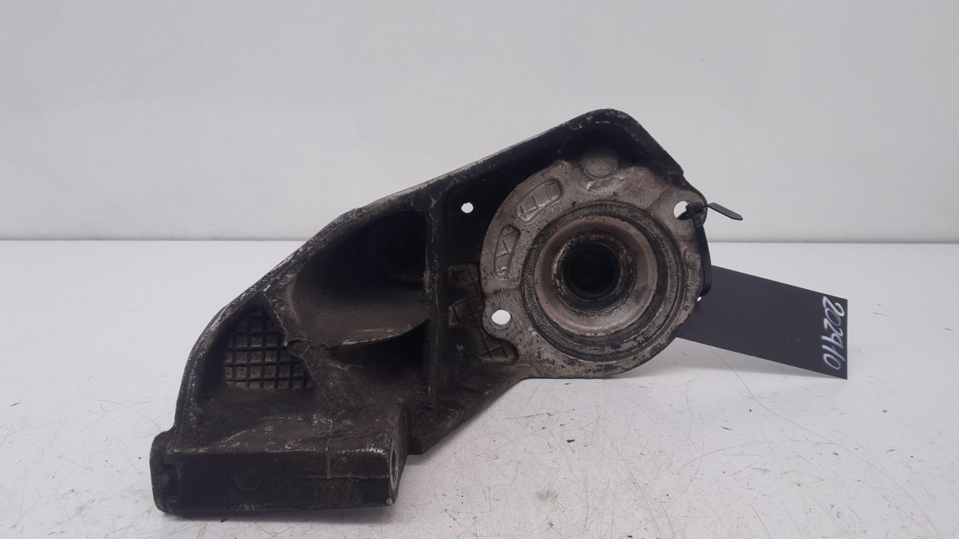 Soporte brazo suspensión delantero derecho 937A5000 60625001 de Alfa romeo Gt 2004-2006 - pieza usada