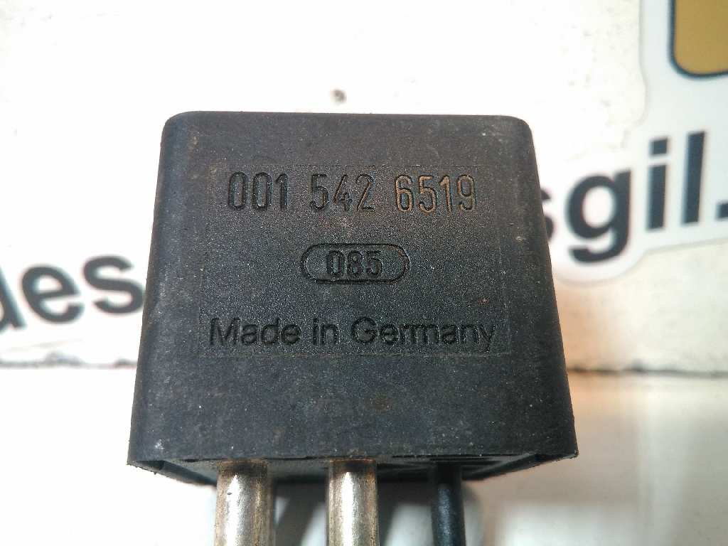 Relé 0015426519 de Mercedes-benz Clase c (w202) 1995-2000 - pieza usada