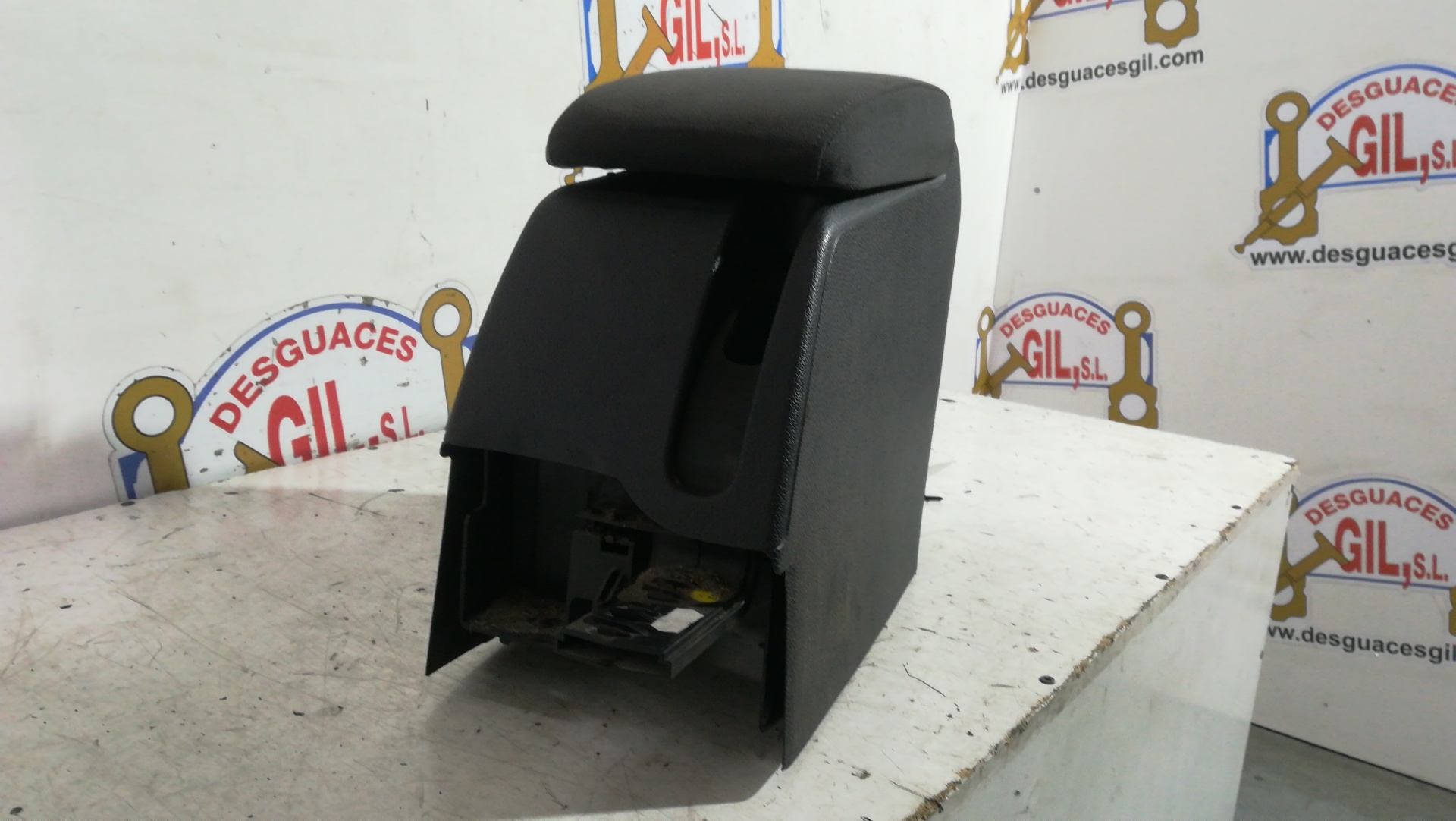 Apoyabrazos central BAG de Volkswagen Golf v 2003-2007 - pieza usada