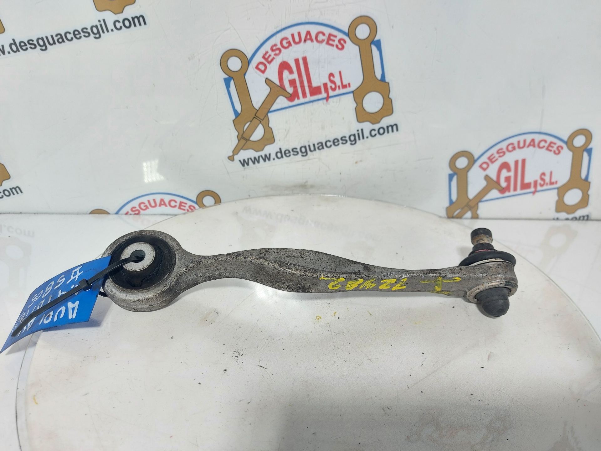 Brazo de la suspensión inferior trasero derecho AVF de Audi A4 b6 (8e2) 2000-2004 con 189052 km - pieza usada