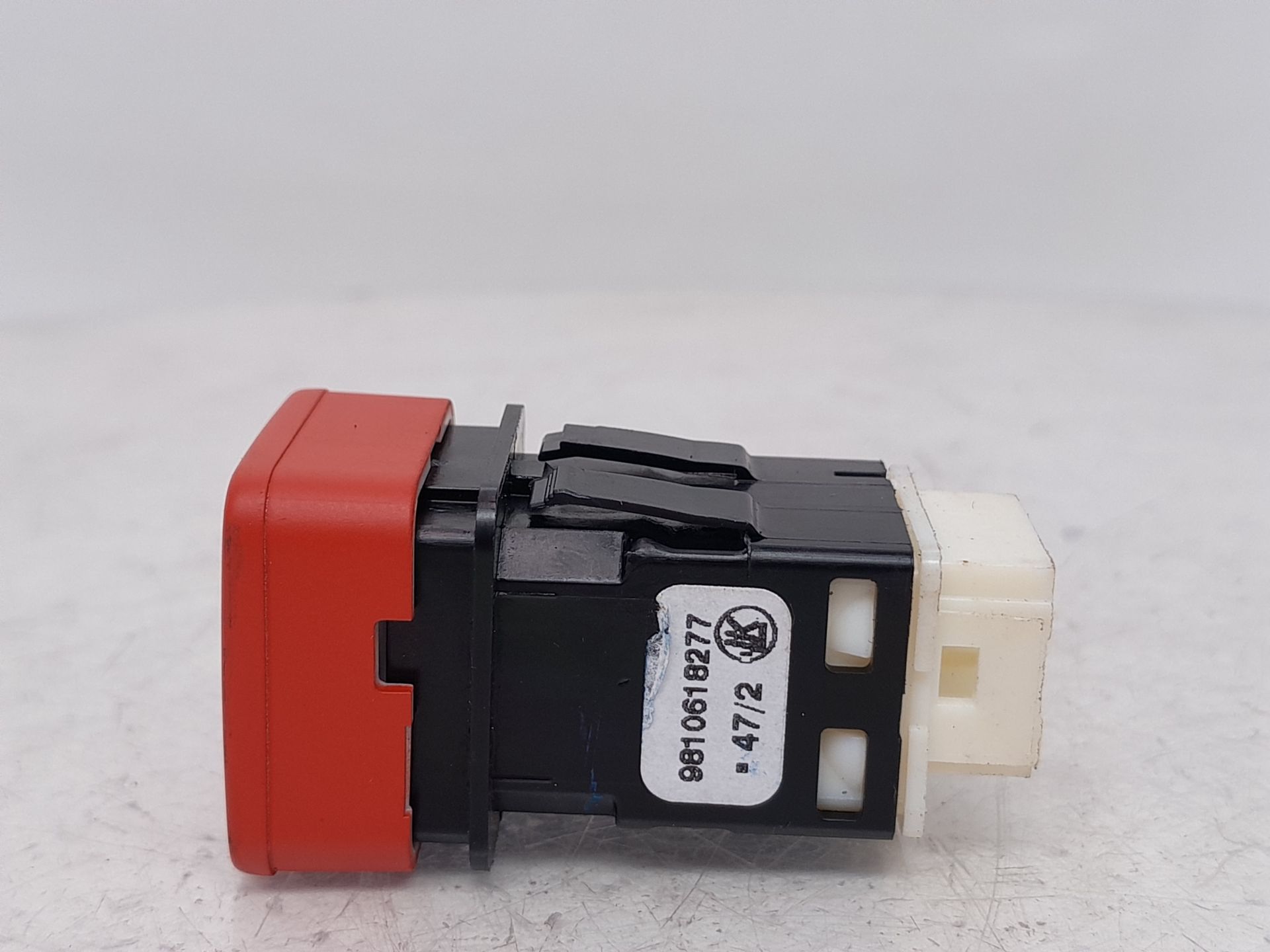 Interruptor HN05 9710618277 de Peugeot 5008 2020-2023 - pieza usada
