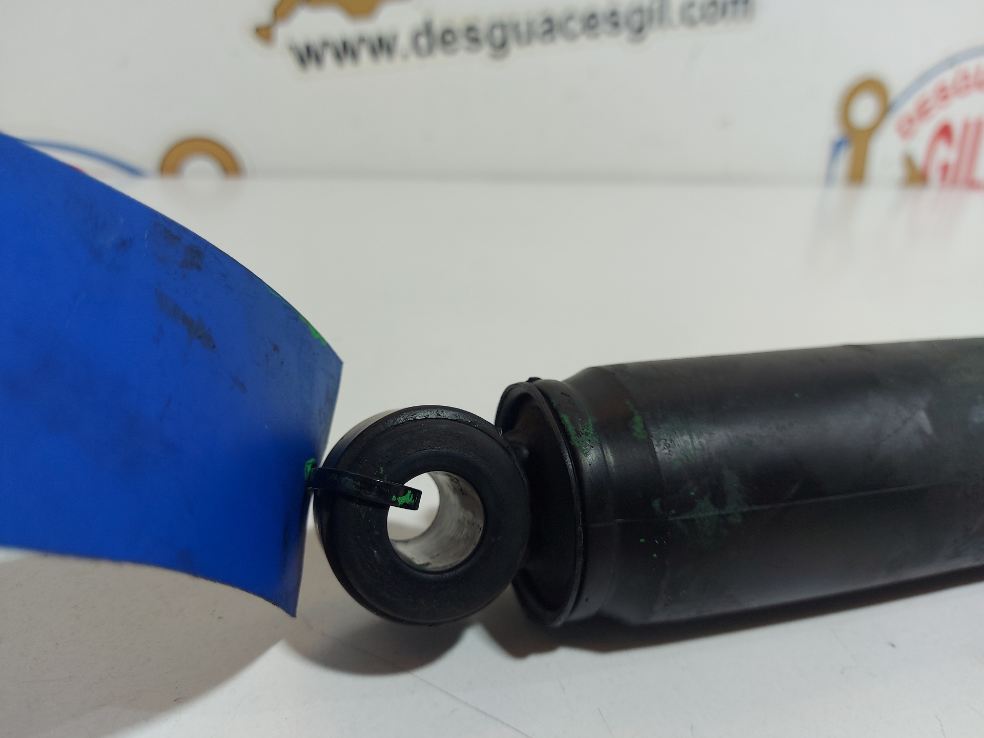 Amortiguador trasero derecho YD25DDTI de Nissan Navara 2007-2010 - pieza usada