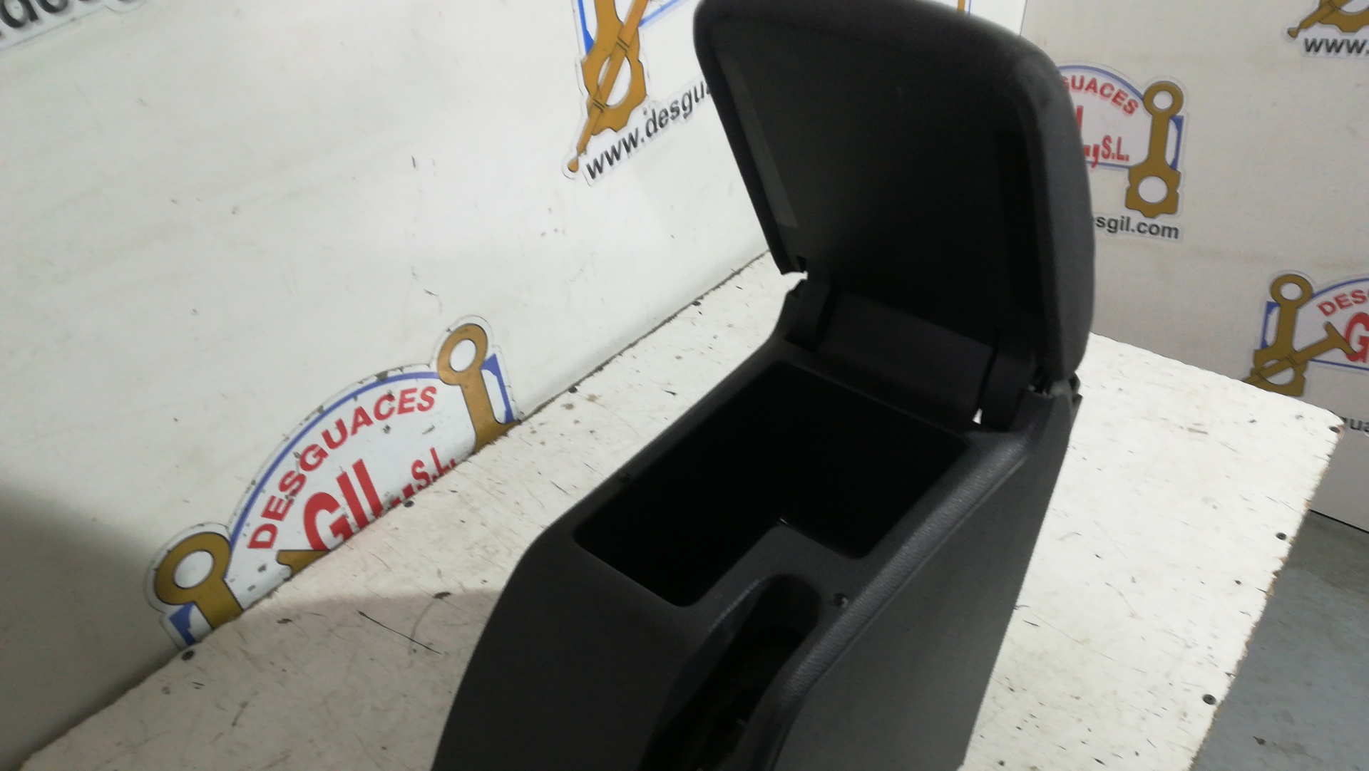 Apoyabrazos central BAG de Volkswagen Golf v 2003-2007 - pieza usada
