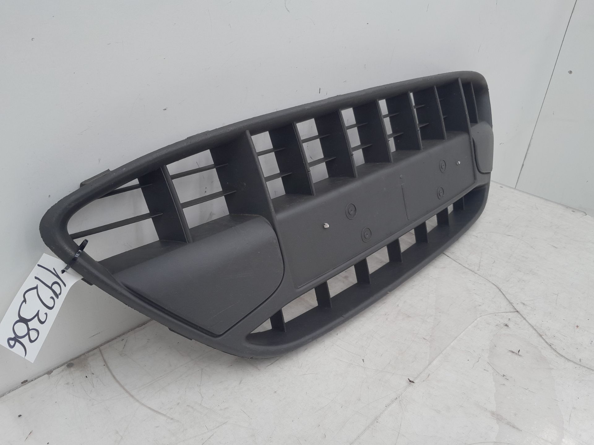 Rejilla paragolpes central de Ford Fiesta vi (cb1, ccn) 2008-2012 - pieza usada