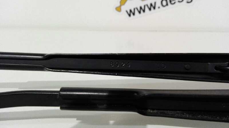 Brazo del limpia delantero derecho M54 B924 LA/LD de Nissan Nv 200 2011-2015 - pieza usada