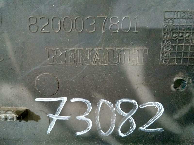 Rejilla paragolpes delantero 8200037801 de Renault Kangoo 2001-2002 - pieza usada