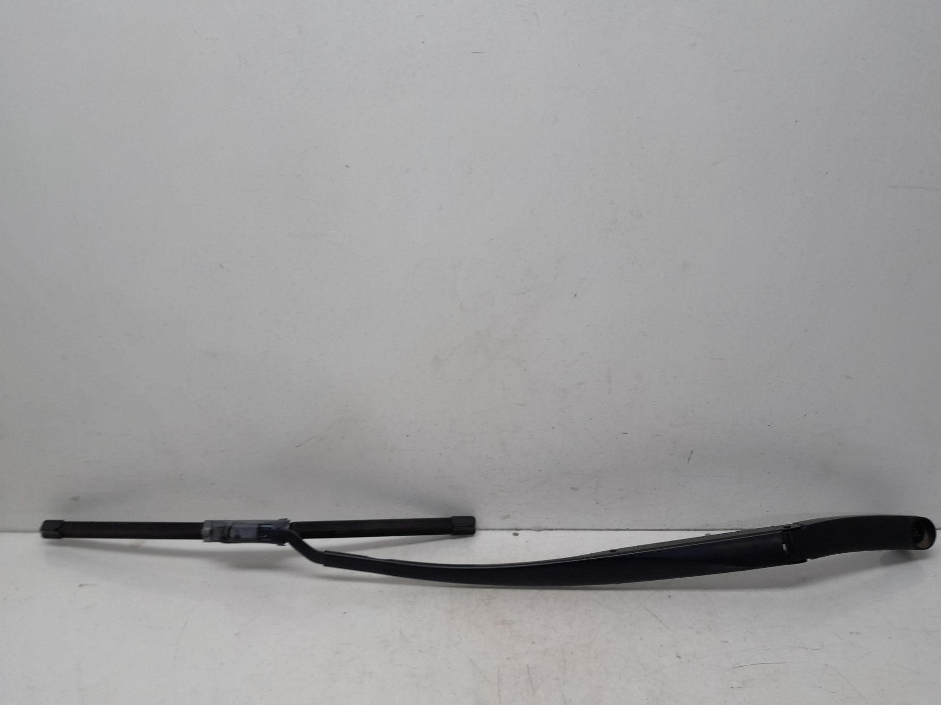 Brazo del limpia delantero derecho D4FD de Kia Optima 2016-2018 - pieza usada