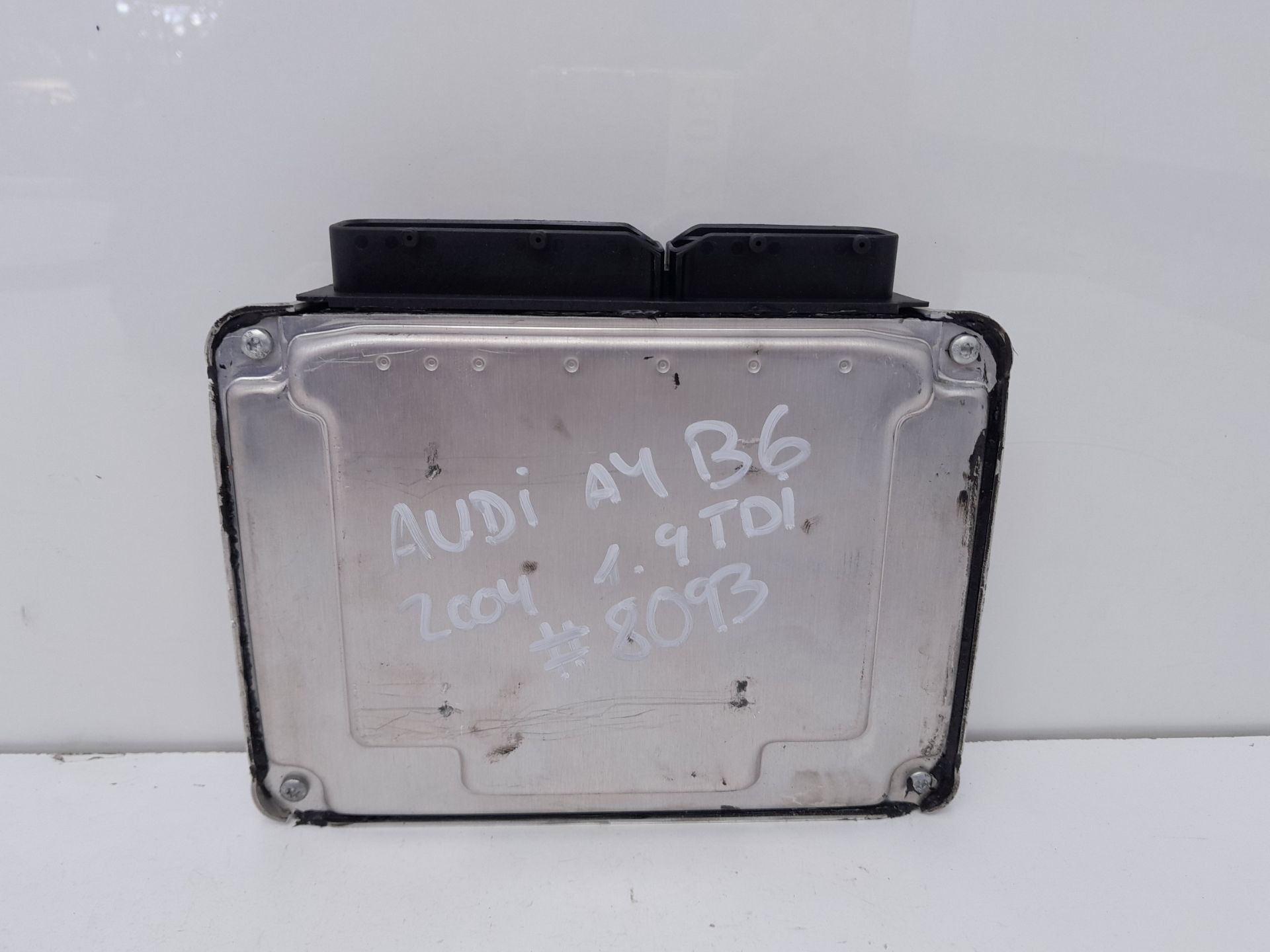 Boîtier moteur uce AVF 0281011222 de Audi A4 b7 (8ec) 2004-2008 - pieza usada
