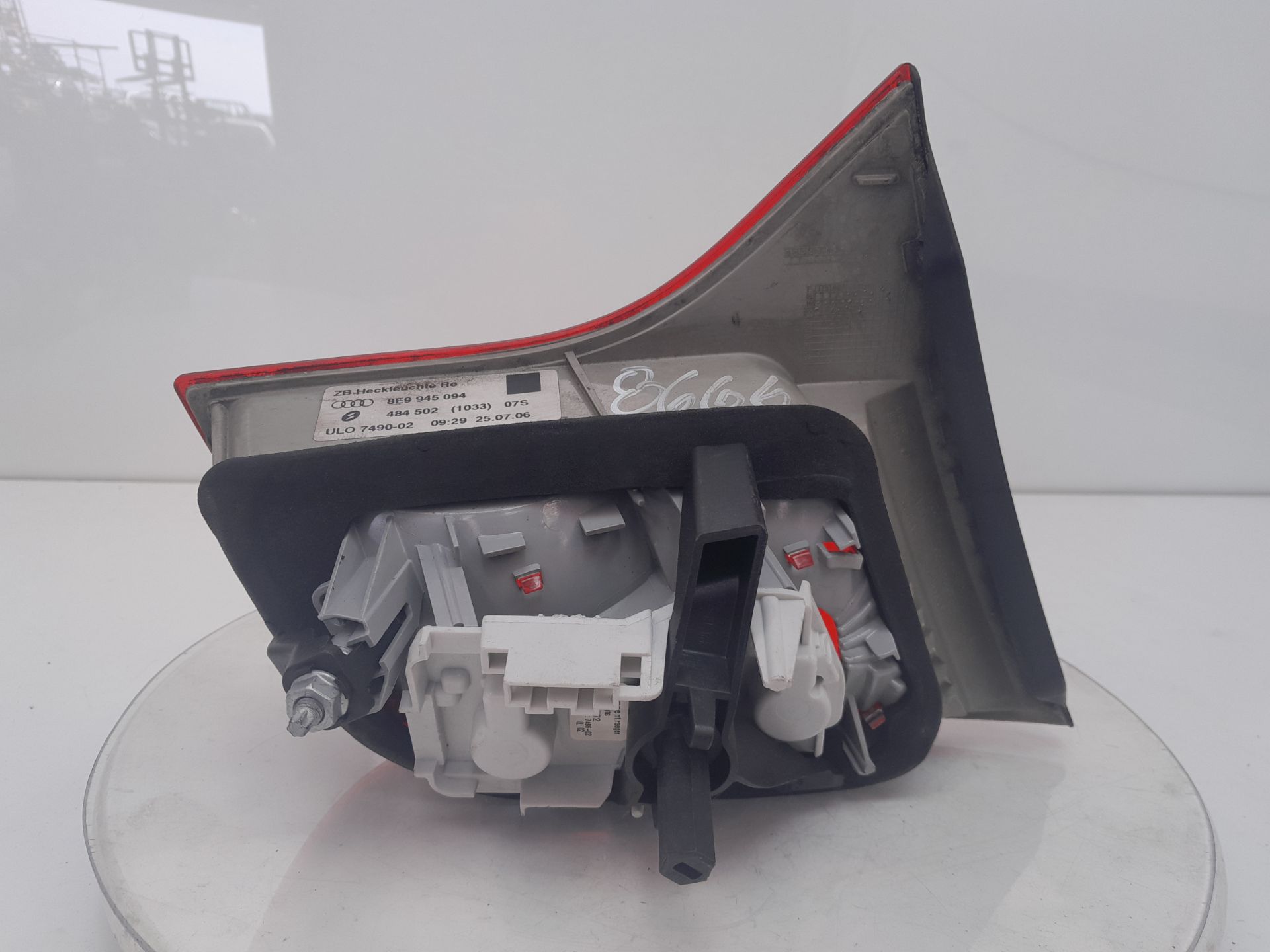 Piloto trasero derecho interior BRD 8E9945094 de Audi A4 b7 (8ec) 2004-2008 - pieza usada