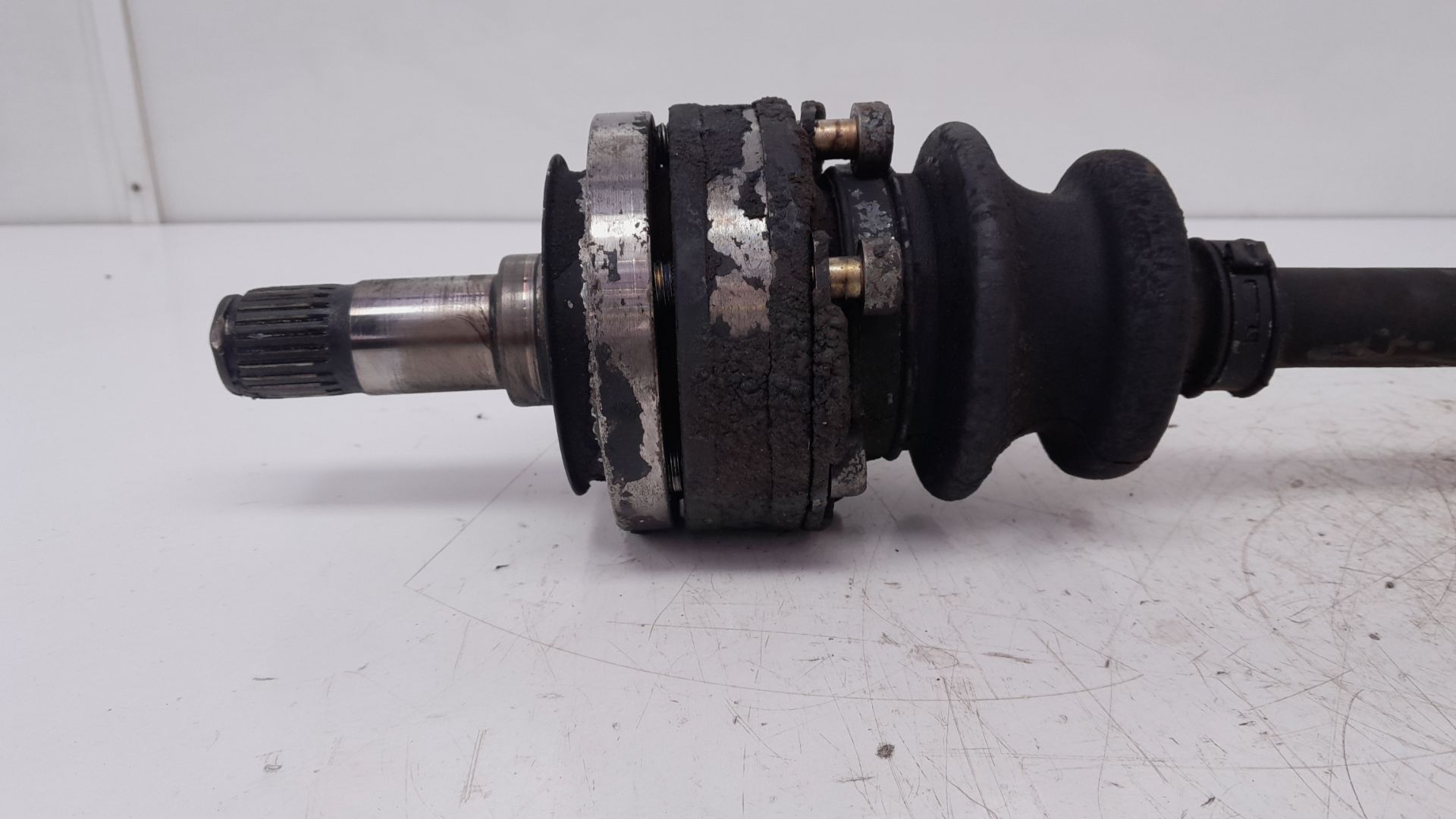 Transmisión trasera derecha 602911 de Mercedes-benz Clase c 1985-0 - pieza usada