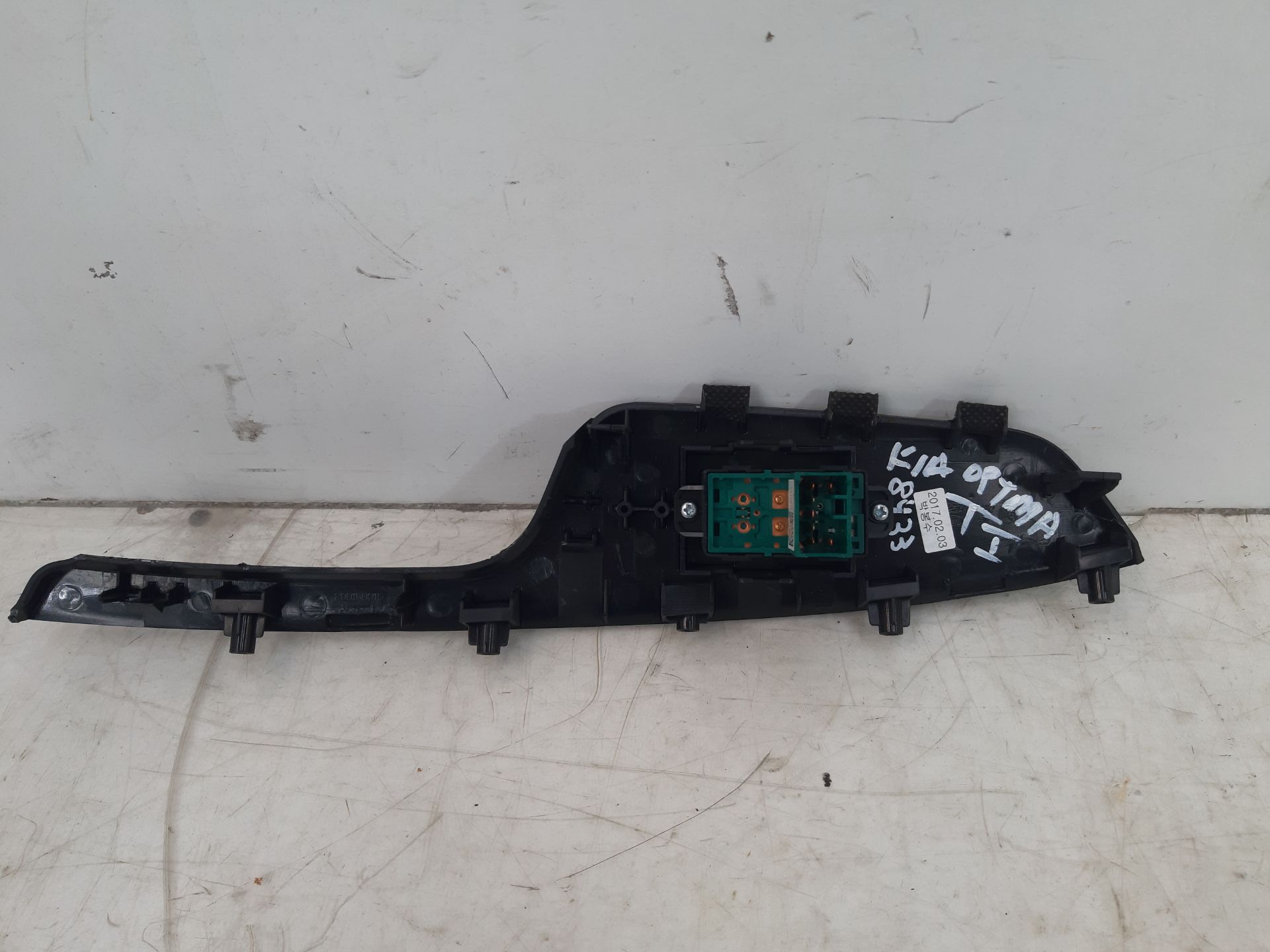 Mando elevalunas trasero izquierdo D4FD 299158105 de Kia Optima 2016-2018 - pieza usada