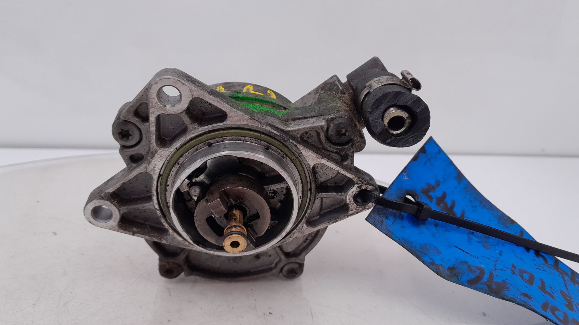 Depresor freno / bomba vacio BXE 059145100B de Audi A6 c5 (4b2, 4b4) 1997-2001 con 275205 km - pieza usada