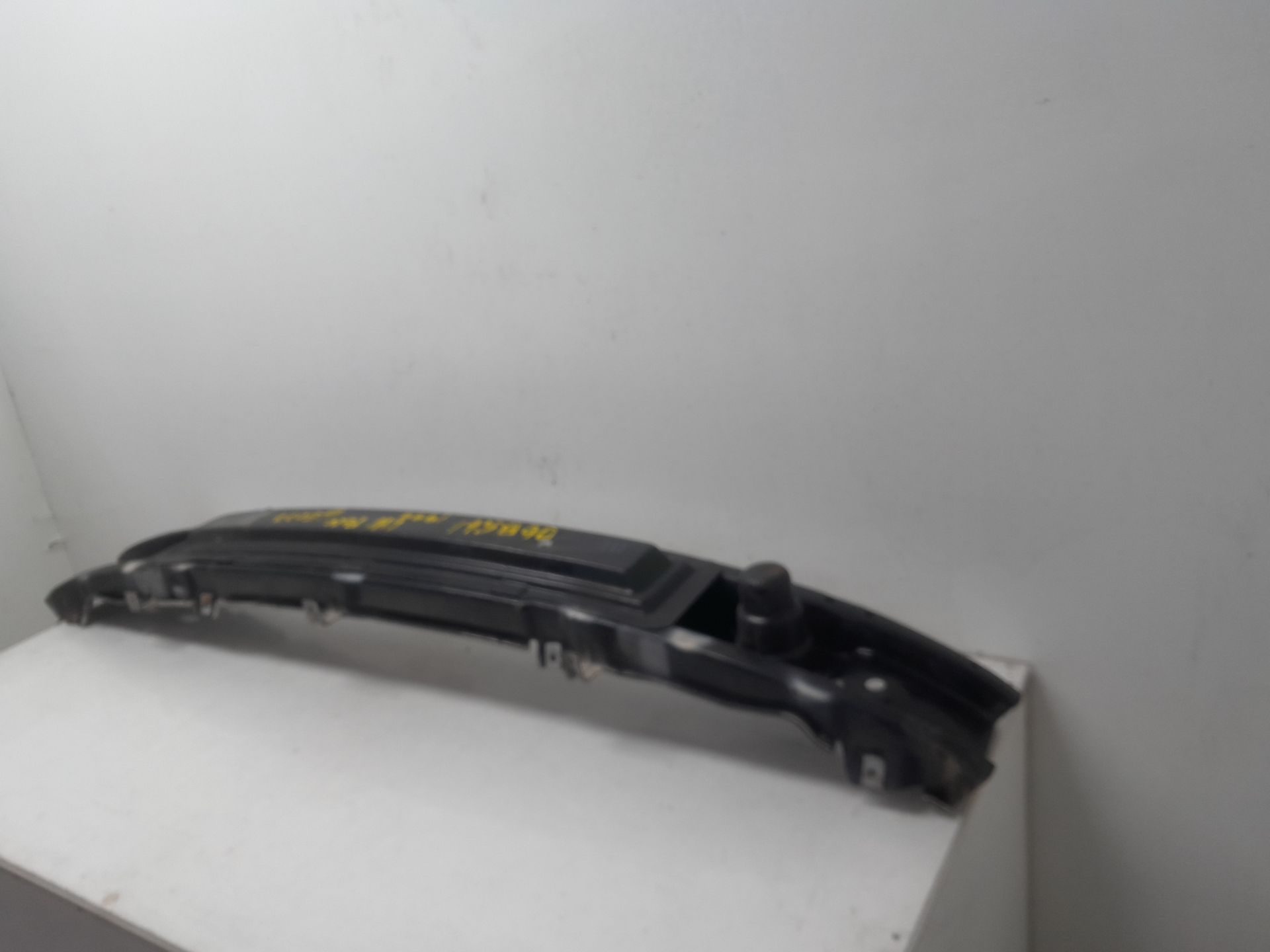 Refuerzo paragolpes delantero APQ 6N0805551 de Volkswagen Polo 1994-1998 - pieza usada