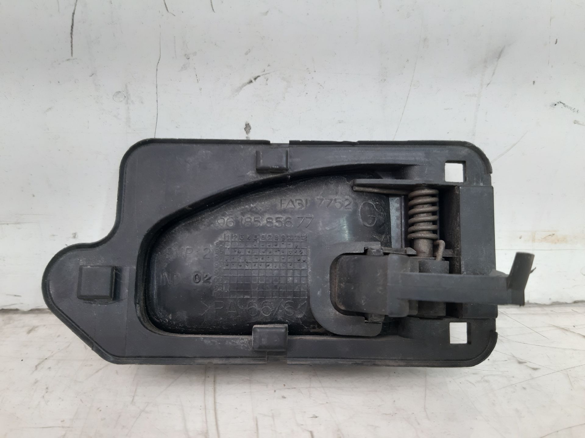 Maneta interior delantera izquierda 9618585677 de Citroen Saxo 1996-1999 - pieza usada