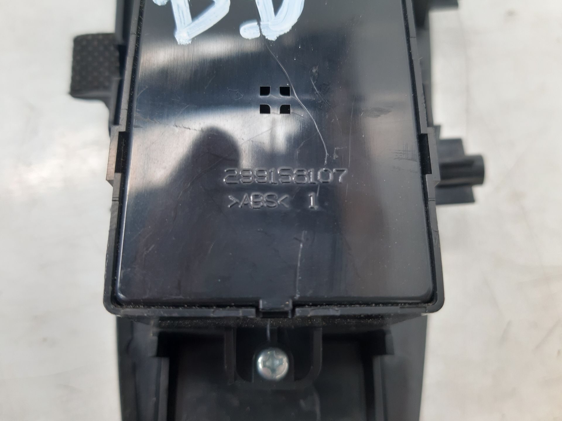 Mando elevalunas delantero derecho D4FD 299158102 de Kia Optima 2016-2018 - pieza usada