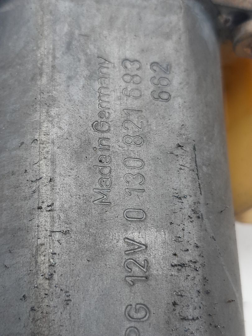 Elevalunas delantero derecho 0130821683 de Ford Fiesta 1995-1997 - pieza usada