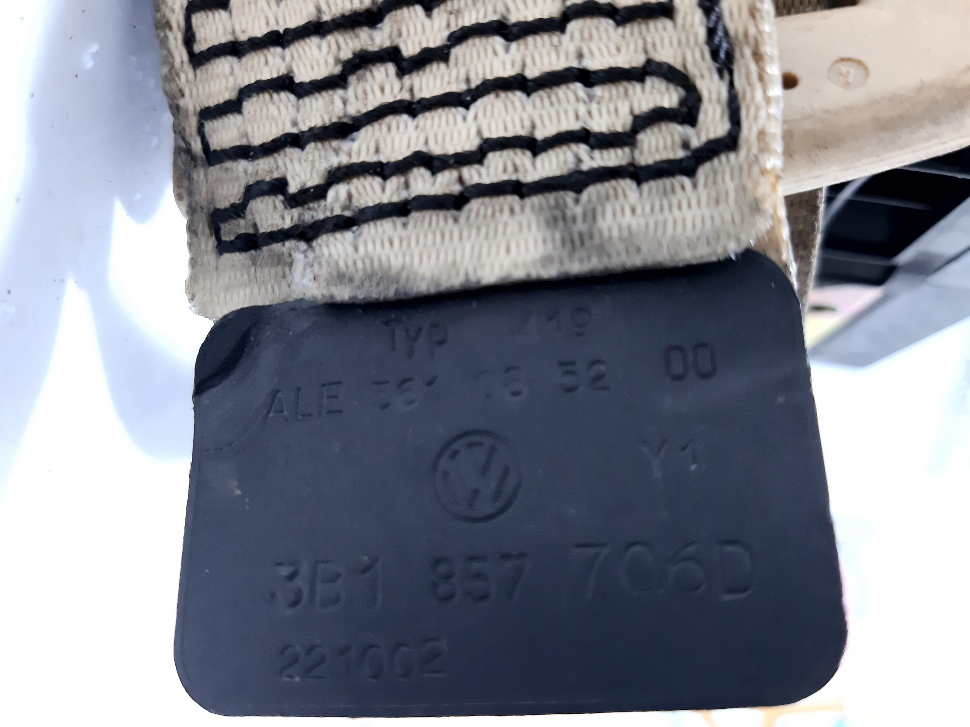 Cinturón seguridad delantero derecho K9K722 3B1857706D de Volkswagen Passat 2000-2005 - pieza usada