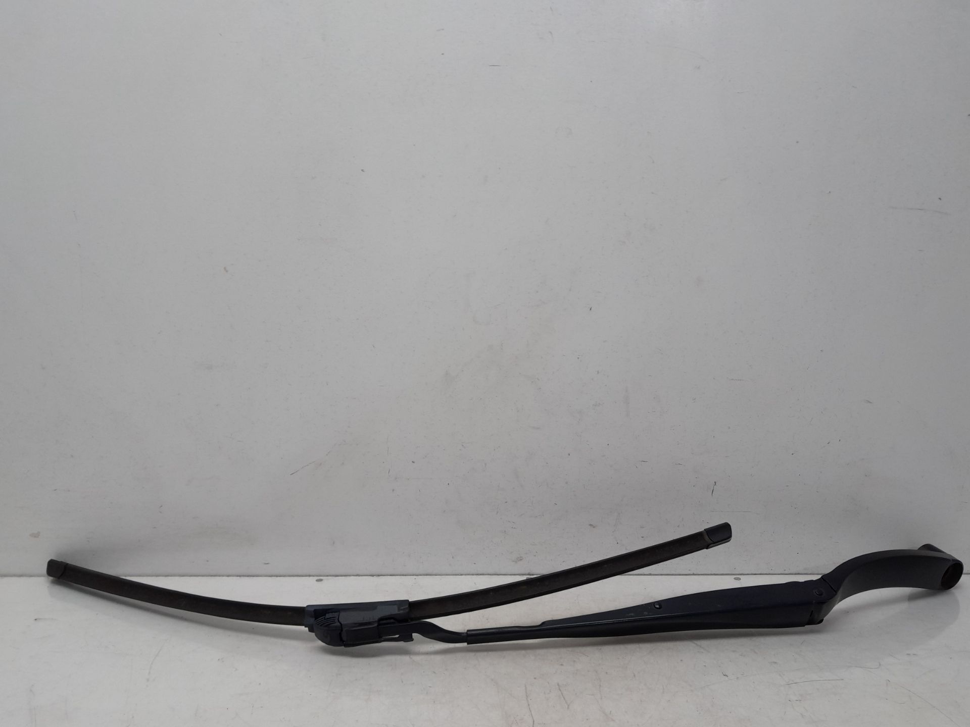 Brazo del limpia delantero izquierdo D4FD de Kia Optima 2016-2018 - pieza usada