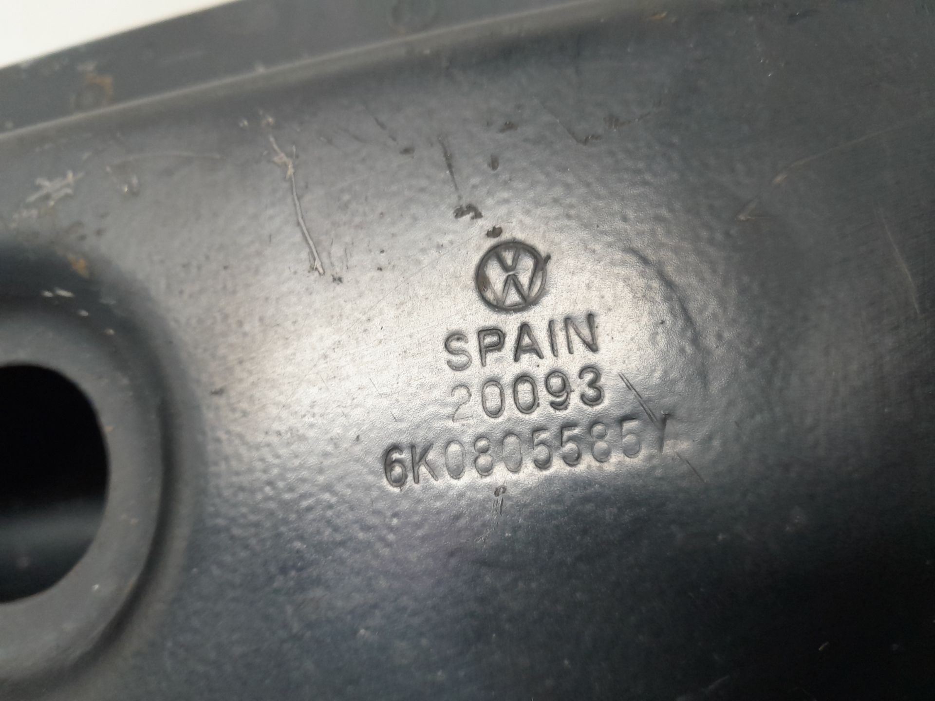 Refuerzo paragolpes delantero AKK 6K0805585A de Seat Ibiza ii (6k1) 1996-2002 - pieza usada