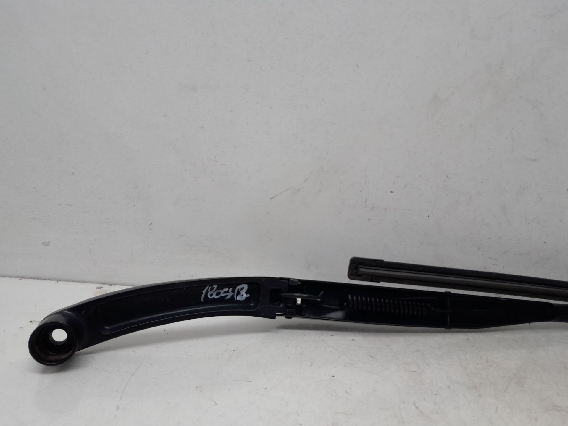 Brazo del limpia delantero izquierdo D4FD de Kia Optima 2016-2018 - pieza usada