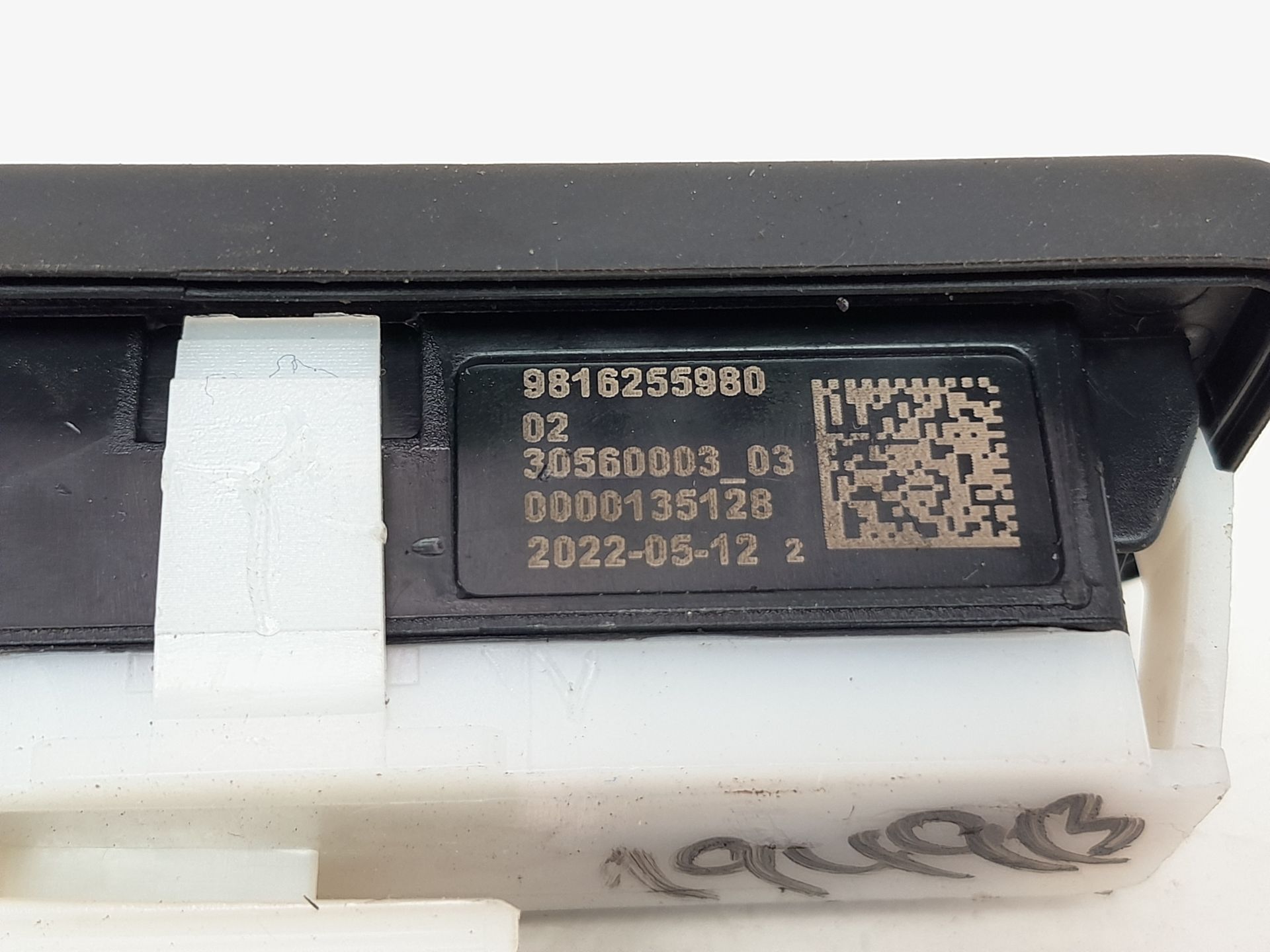 Maneta exterior porton HN05 9816255980 de Peugeot 5008 2020-2023 - pieza usada