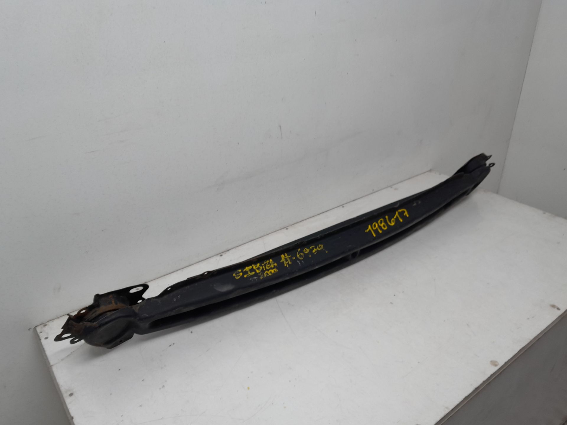 Refuerzo paragolpes delantero AKK 6K0805585A de Seat Ibiza ii (6k1) 1996-2002 - pieza usada
