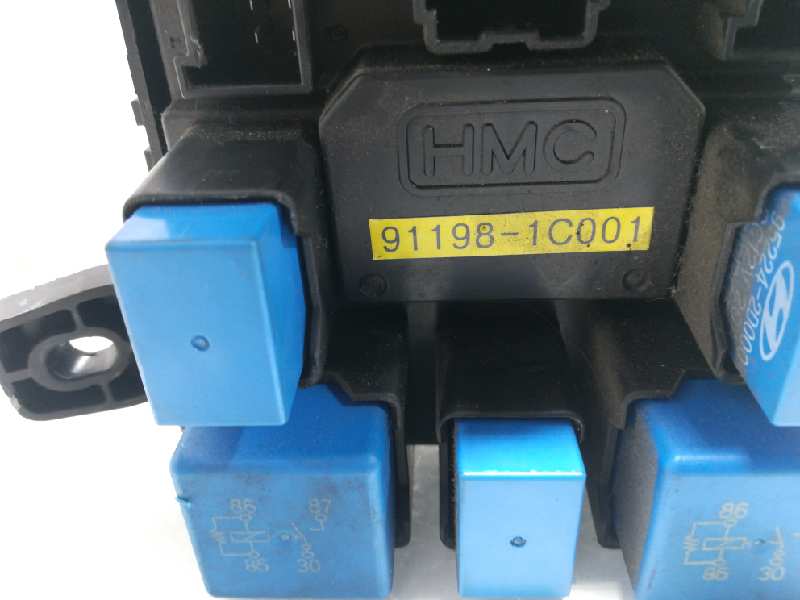 Caja de relés / fusibles D3EA 911981C001 de Hyundai Getz (tb) 2002-2005 con 8 km - pieza usada