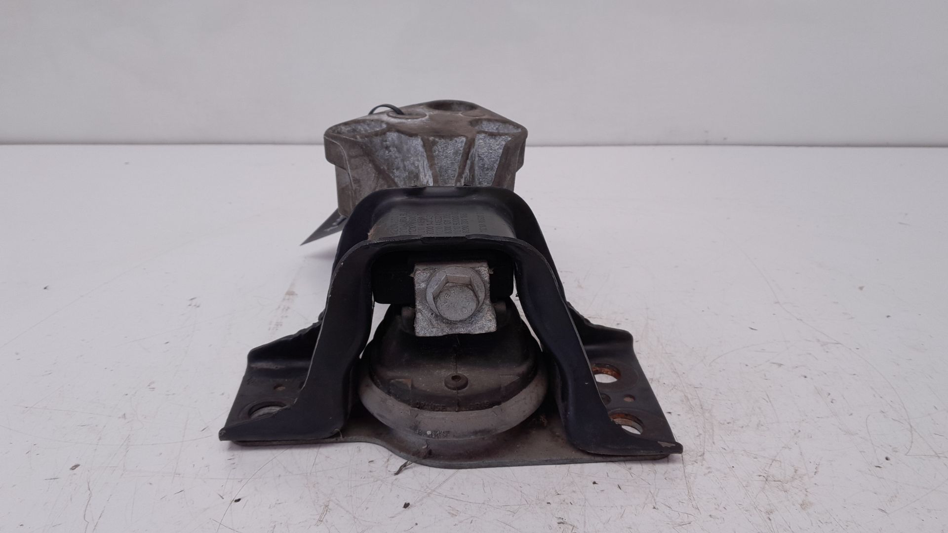 Soporte motor 8200586890 de Renault Clio iii 2013-2014 - pieza usada