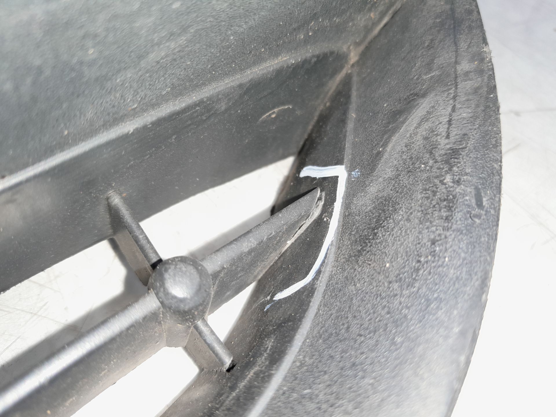 Rejilla paragolpes central WJZ 8A6117B968A de Ford Fiesta vi (cb1, ccn) 2008-2012 con 222921 km - pieza usada