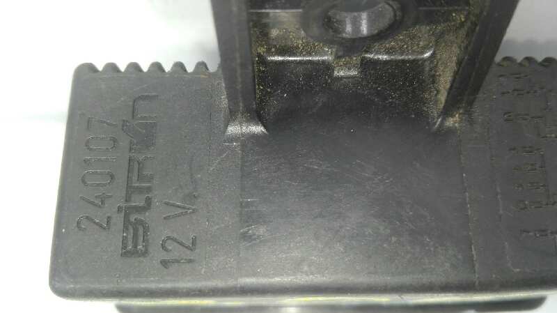 Relé 240107 de Peugeot 206 hatchback (2a/c) 1998-2002 - pieza usada