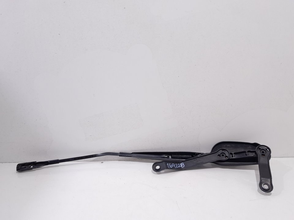 Brazo del limpia delantero derecho 608915 A2478204600 de Mercedes-benz B-klasse 2019-2019 con 97468 km - pieza usada