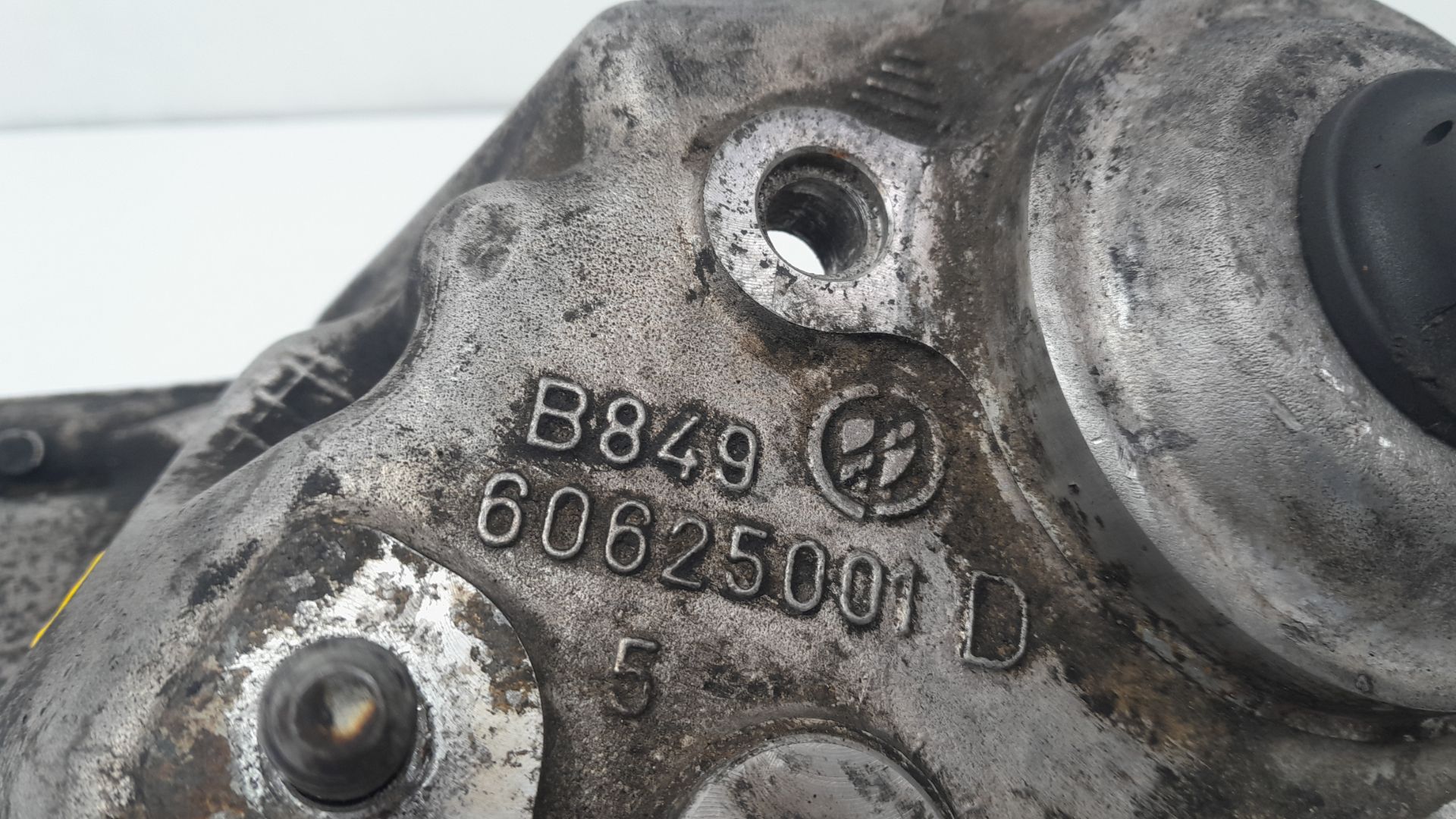 Soporte brazo suspensión delantero derecho 937A5000 60625001 de Alfa romeo Gt 2004-2006 - pieza usada