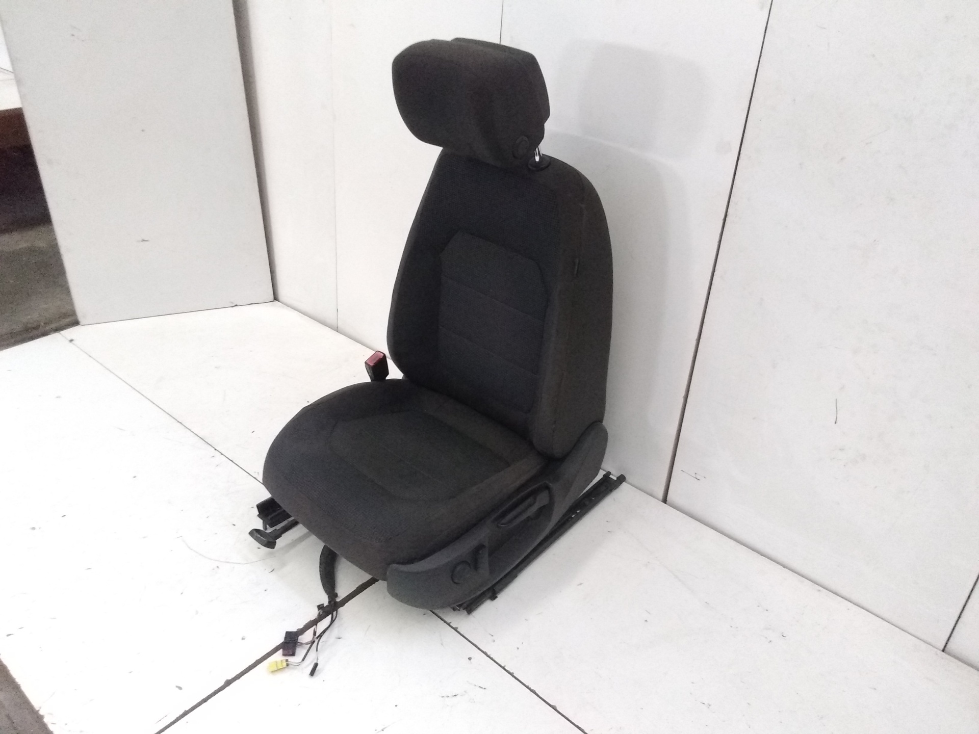 VOLKSWAGEN Passat B7 (2010-2015) Front Left Seat COLORNEGRO 21745995