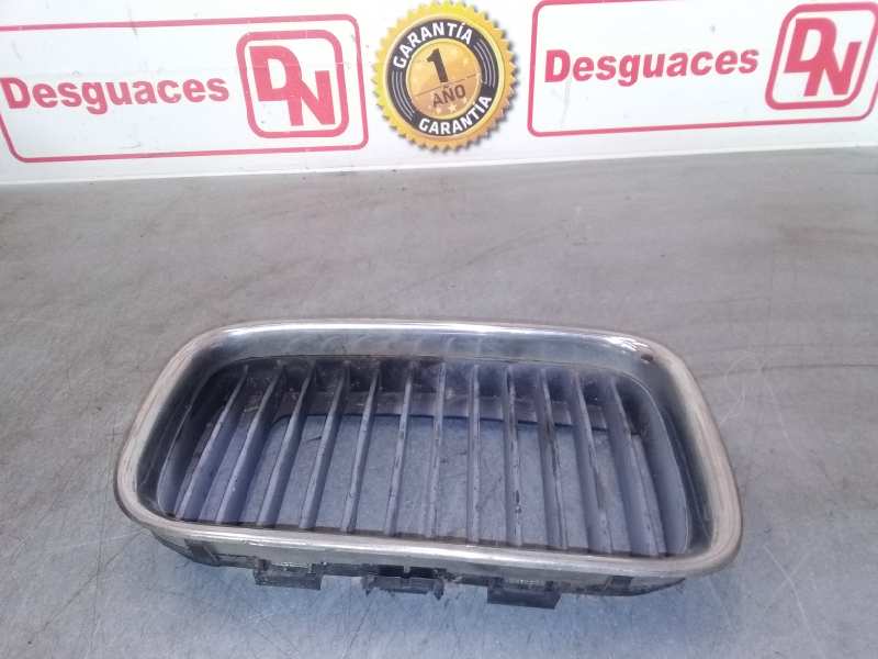 BMW 3 Series E36 (1990-2000) Priekinės dešinės grotelės 51138151548+ 20014144