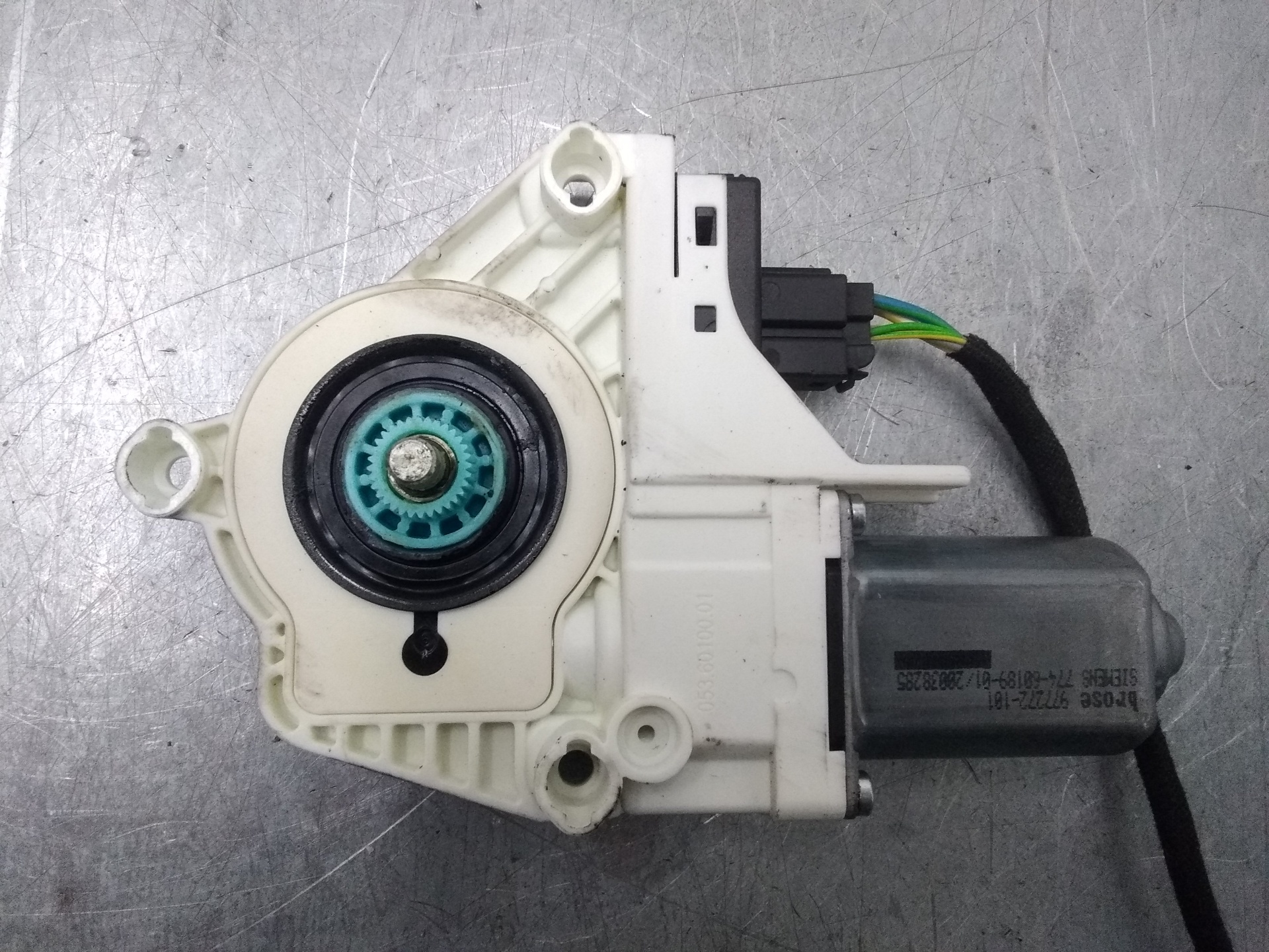 AUDI GTV 916 (1995-2006) Motor de control geam ușă dreapta față 4F0959802D,4F0959802D,4F0959802D,4F0959802D+4F0959802D 23644291