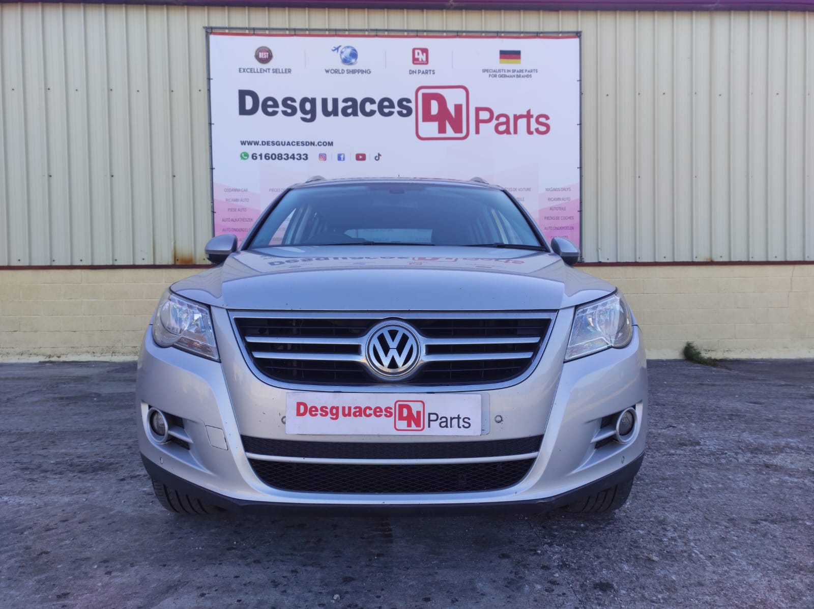 VOLKSWAGEN Tiguan 1 generation (2007-2017)  Правая задняя внутренняя ручка открытия 5N0839198+MANETA 23645947