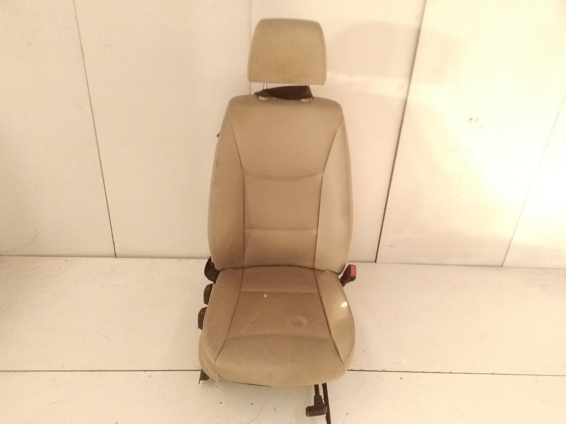 BMW 3 Series E90/E91/E92/E93 (2004-2013) Front Right Seat COLORBEIGE 20113734