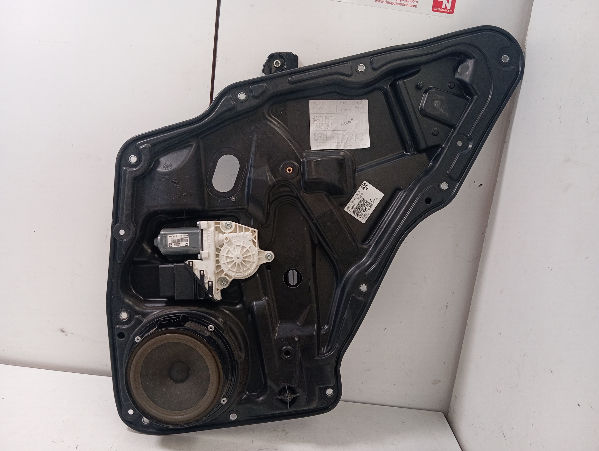 VOLKSWAGEN Tiguan 1 generation (2007-2017) Bagerste højre dør vindueskontrolmotor ELEVALUNAS,5N0839730F+MOTOR 23645897