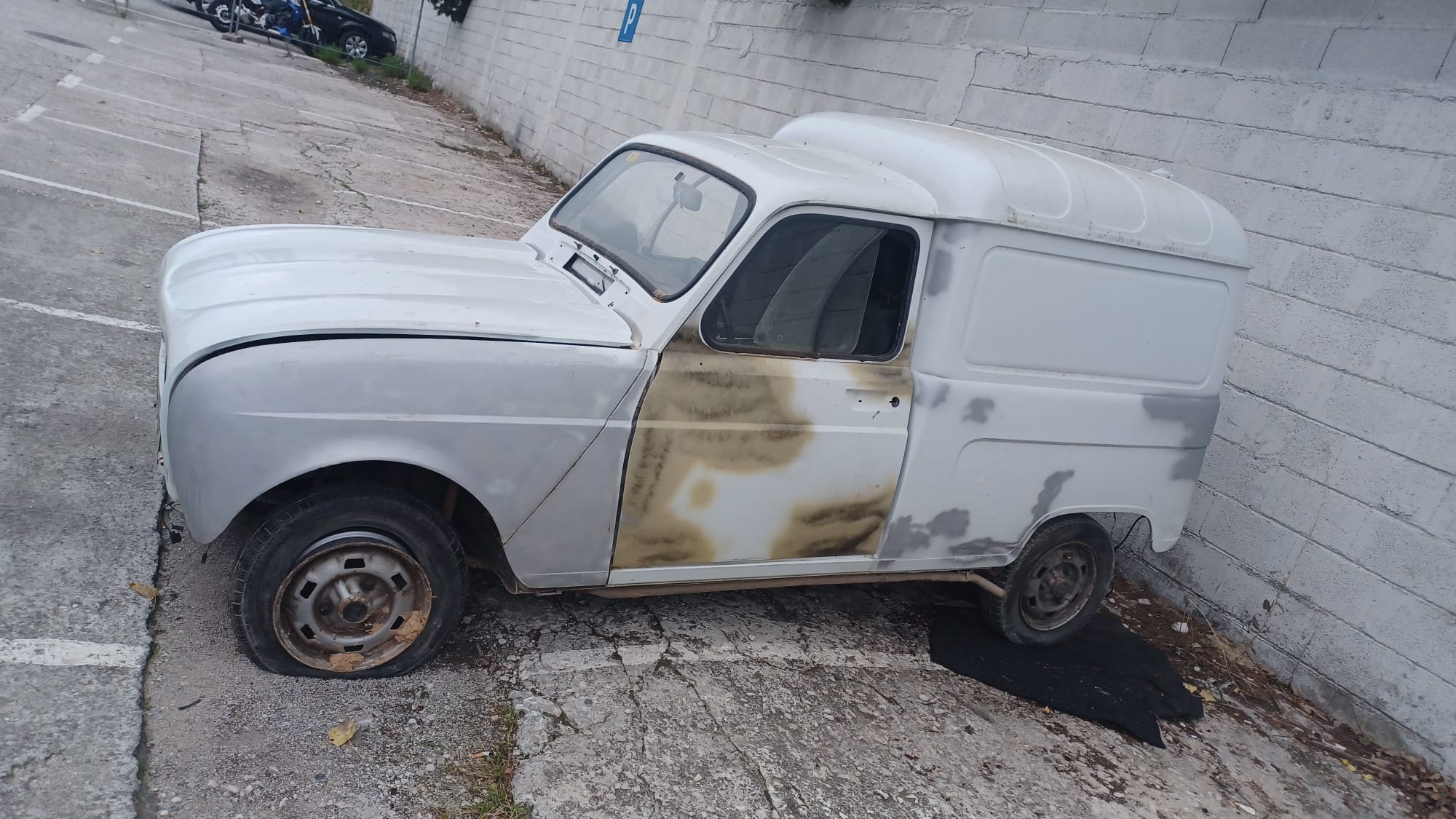 RENAULT 4 1 generation (1962-1991) Капот 7751464058+ 22833786