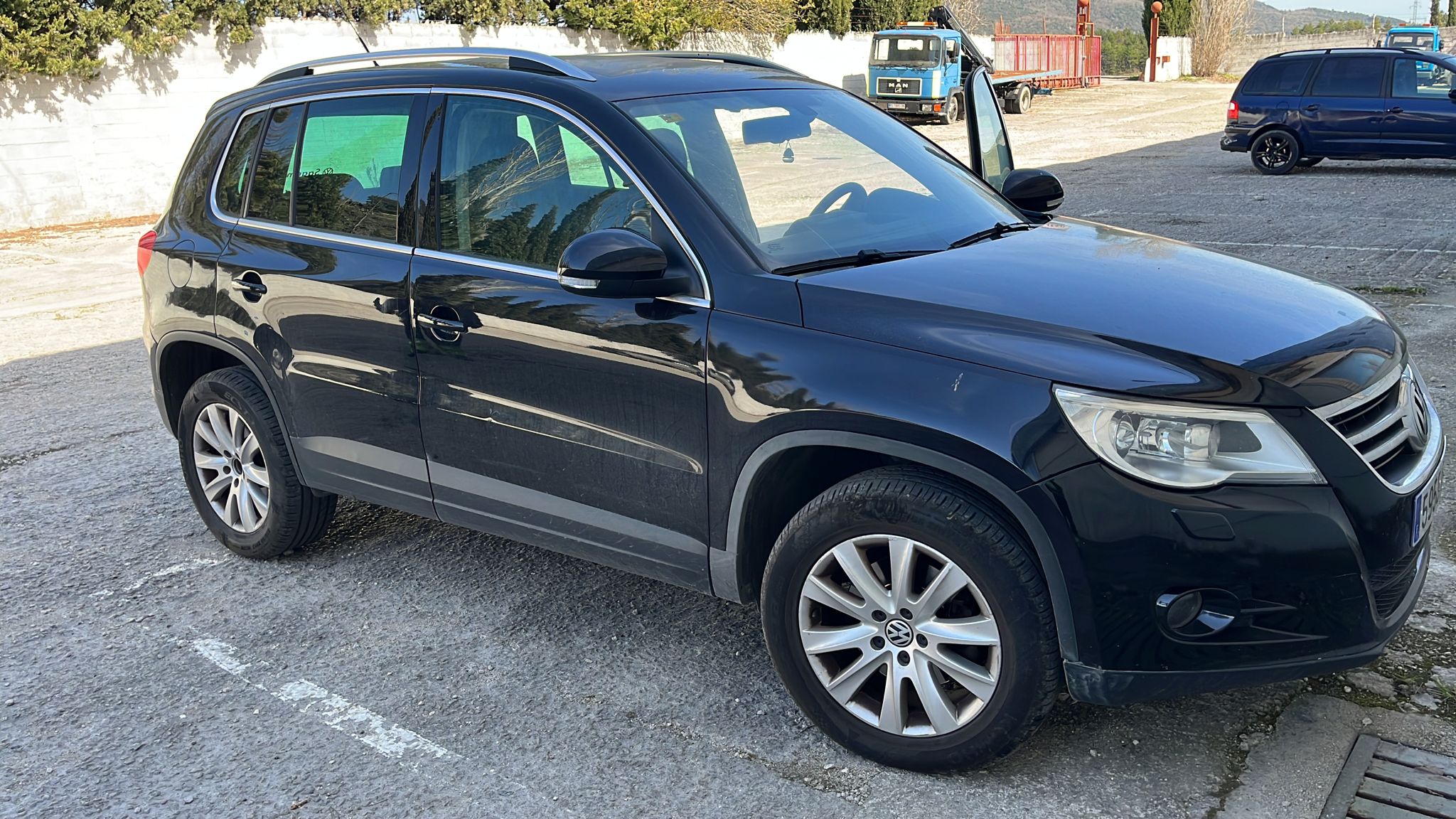 VOLKSWAGEN Tiguan 1 generation (2007-2017)  Правая задняя внутренняя ручка открытия 5N0839198+ 22800980