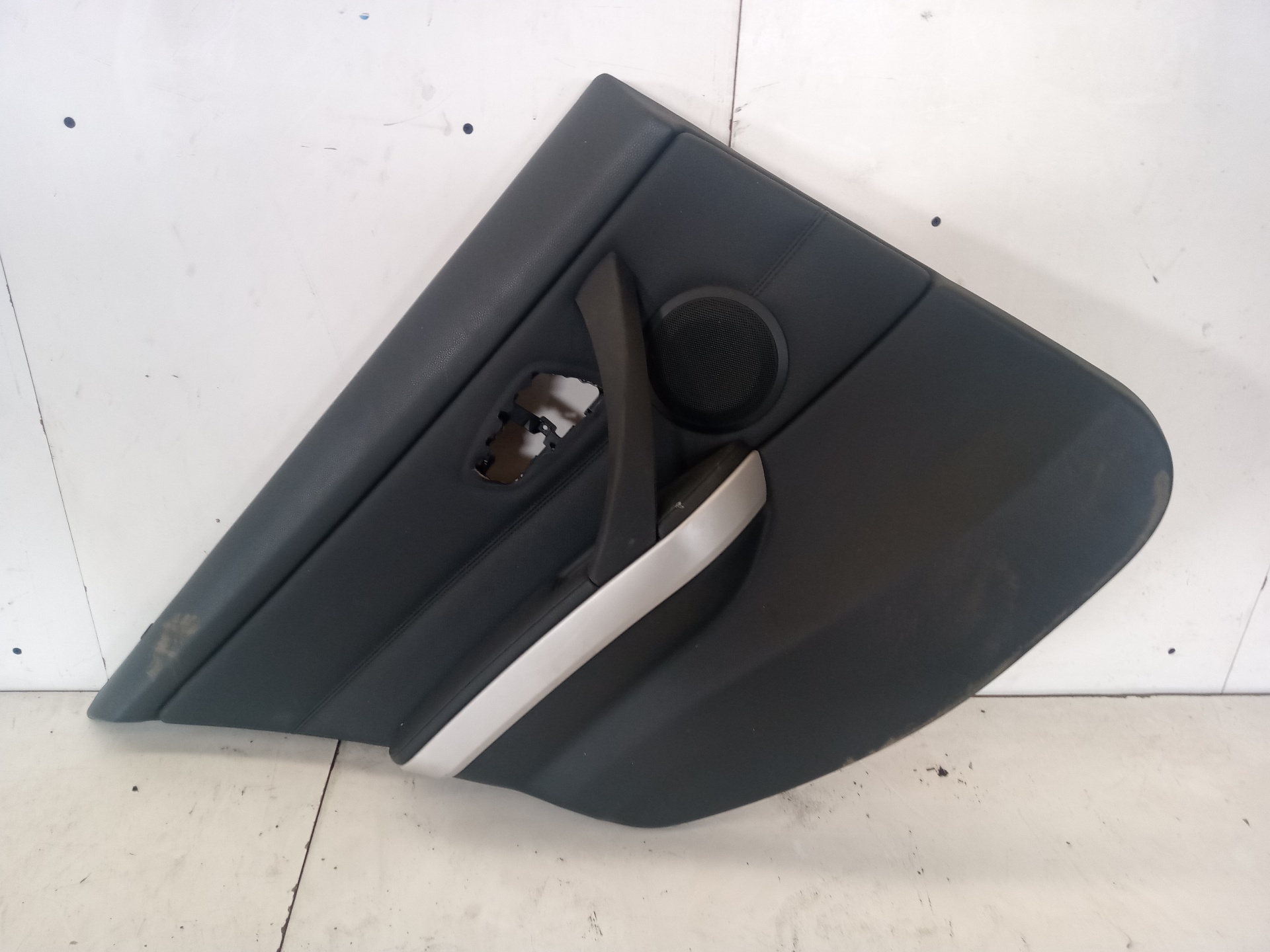 BMW 3 Series E90/E91/E92/E93 (2004-2013) Rear Left Door Molding 7217611+ 23645163