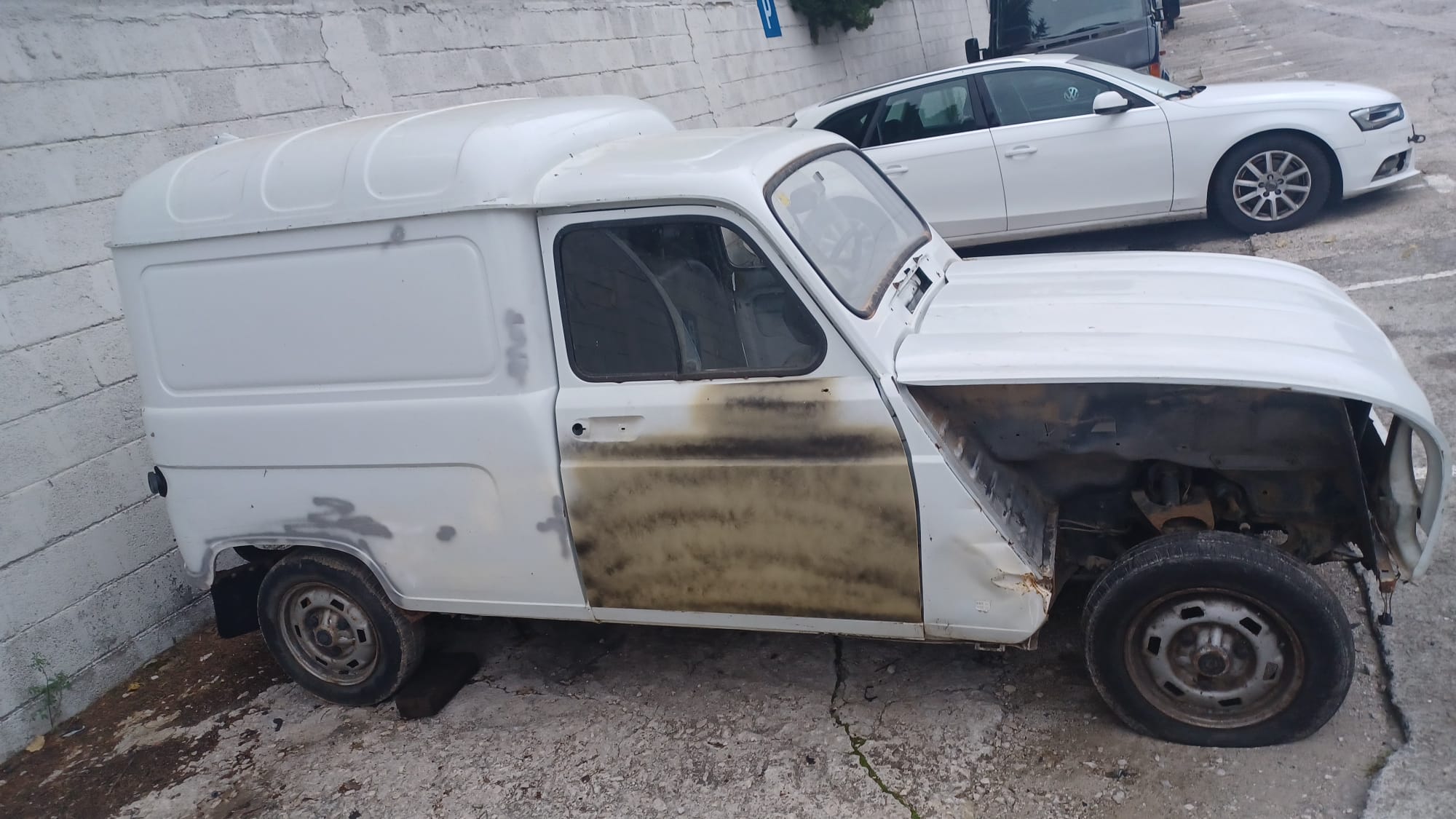 RENAULT 4 1 generation (1962-1991) Капот 7751464058+ 22833786