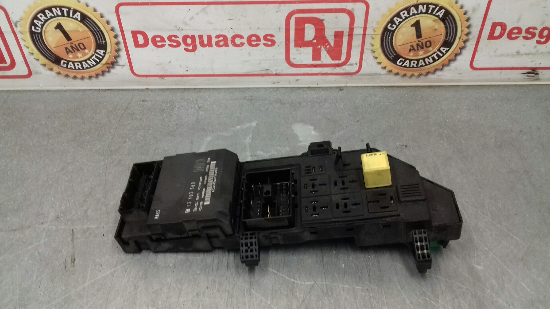 OPEL Vectra C (2002-2005) Fuse Box 13193588, 13223679+13223679 20051612