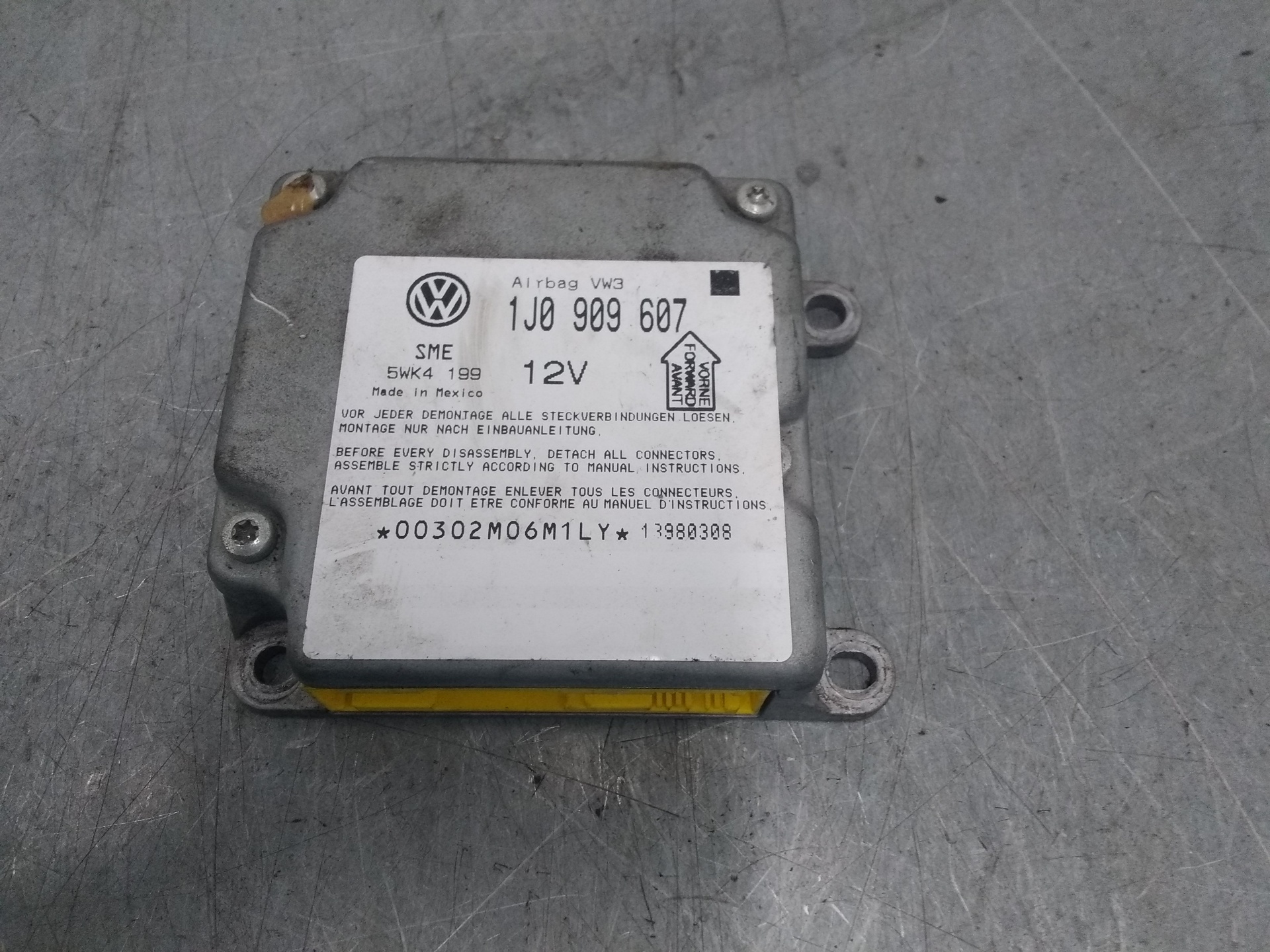 VOLKSWAGEN Passat B5 (1996-2005) SRS Control Unit 1J0909607+ 22823704