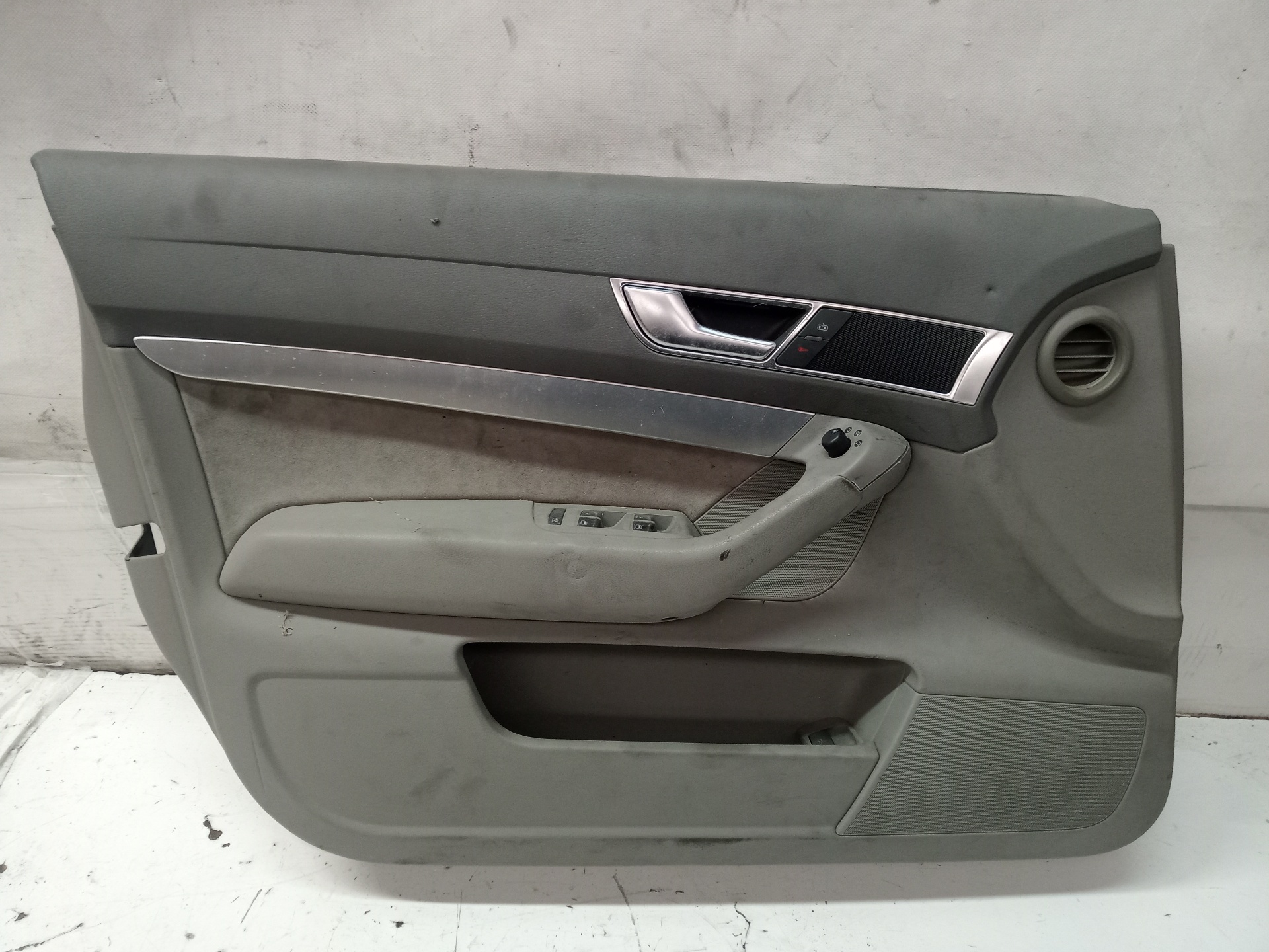 AUDI A6 C6/4F (2004-2011) Front venstre dørpanel 4F2867105A+ 23645440