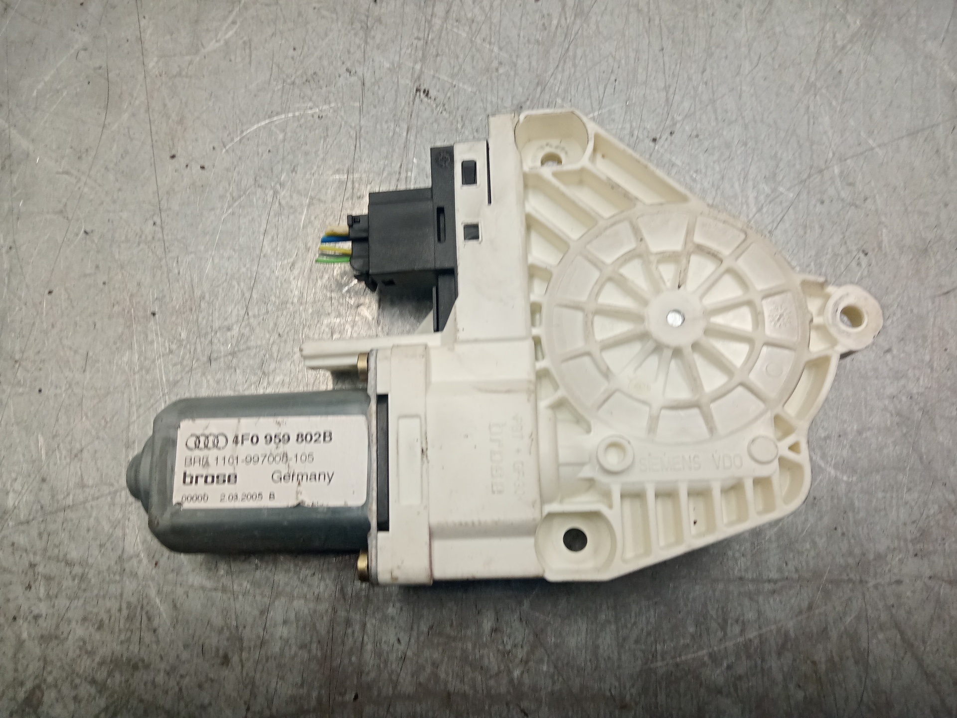 AUDI A6 C6/4F (2004-2011) Motor de control geam ușă dreapta față 4F0959802B,4F0959802B,4F0959802B,4F0959802B+4F0959802B 23645420