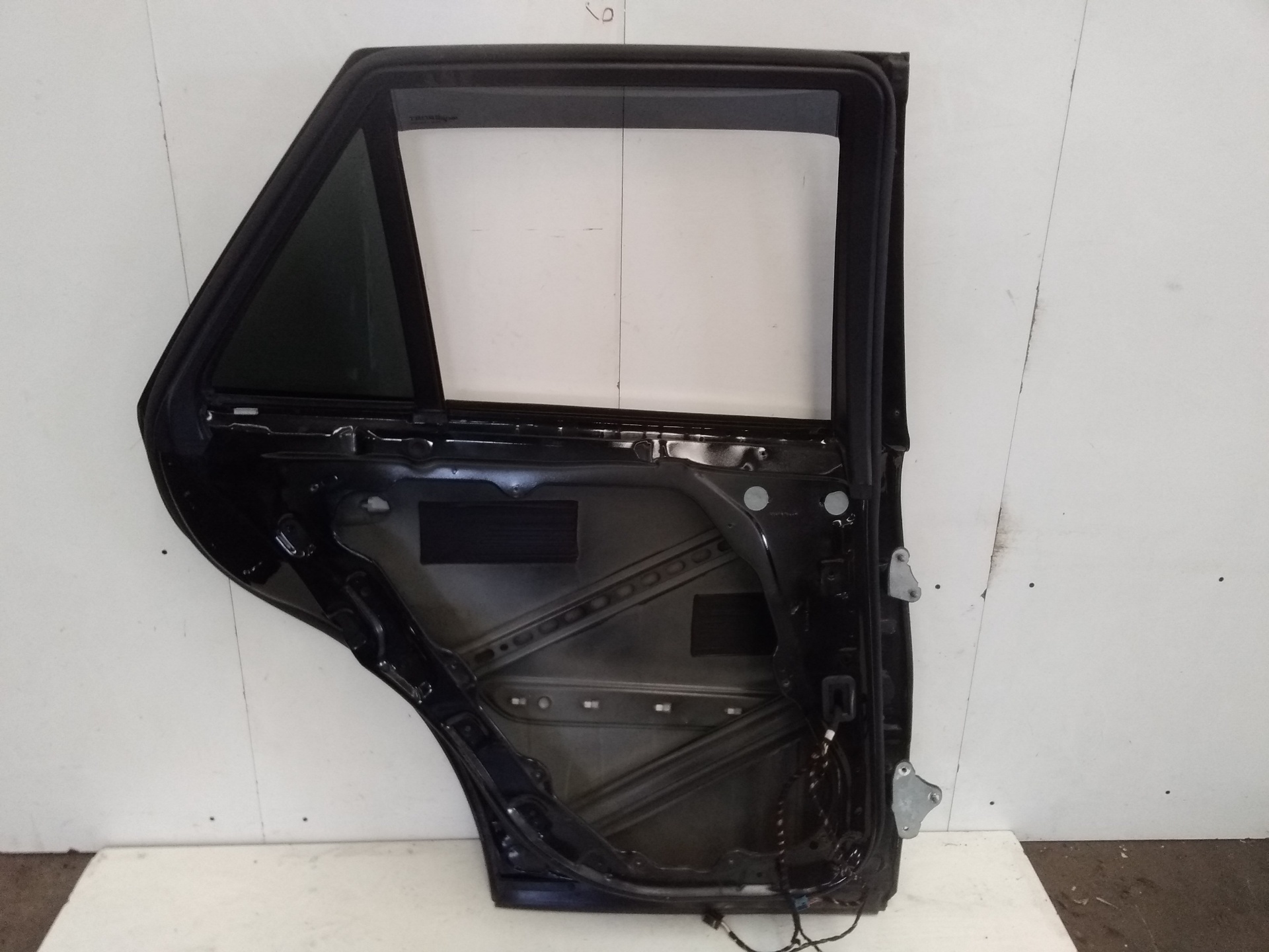 MERCEDES-BENZ M-Class W164 (2005-2011) Rear Left Door A1647300105+ 22821669